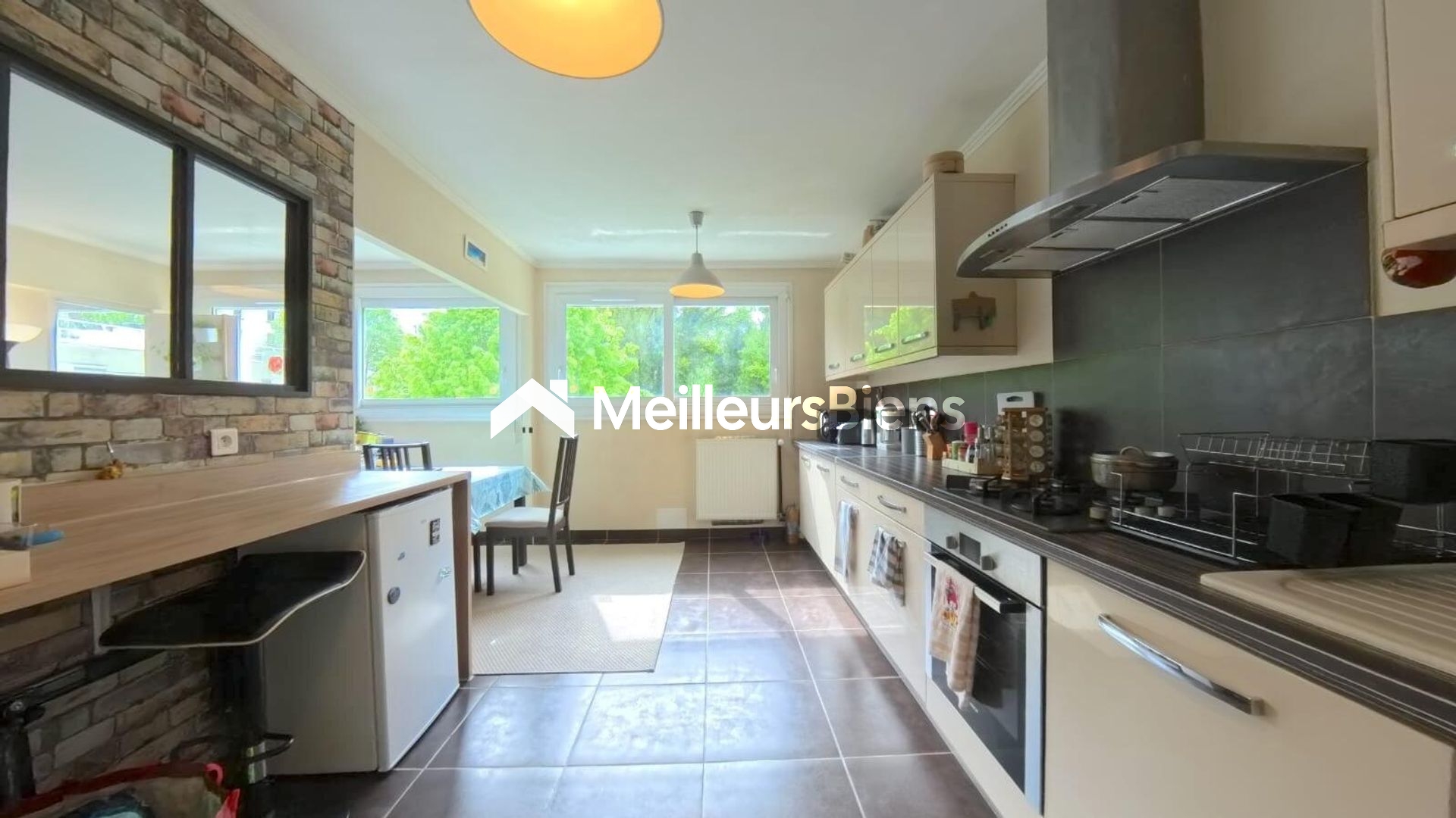 À Combs-la-Ville – Bel Appartement 3 pièces de 66 m² dans belle résidence arborée, au dernier étage (4/4) avec parking couvert et cave