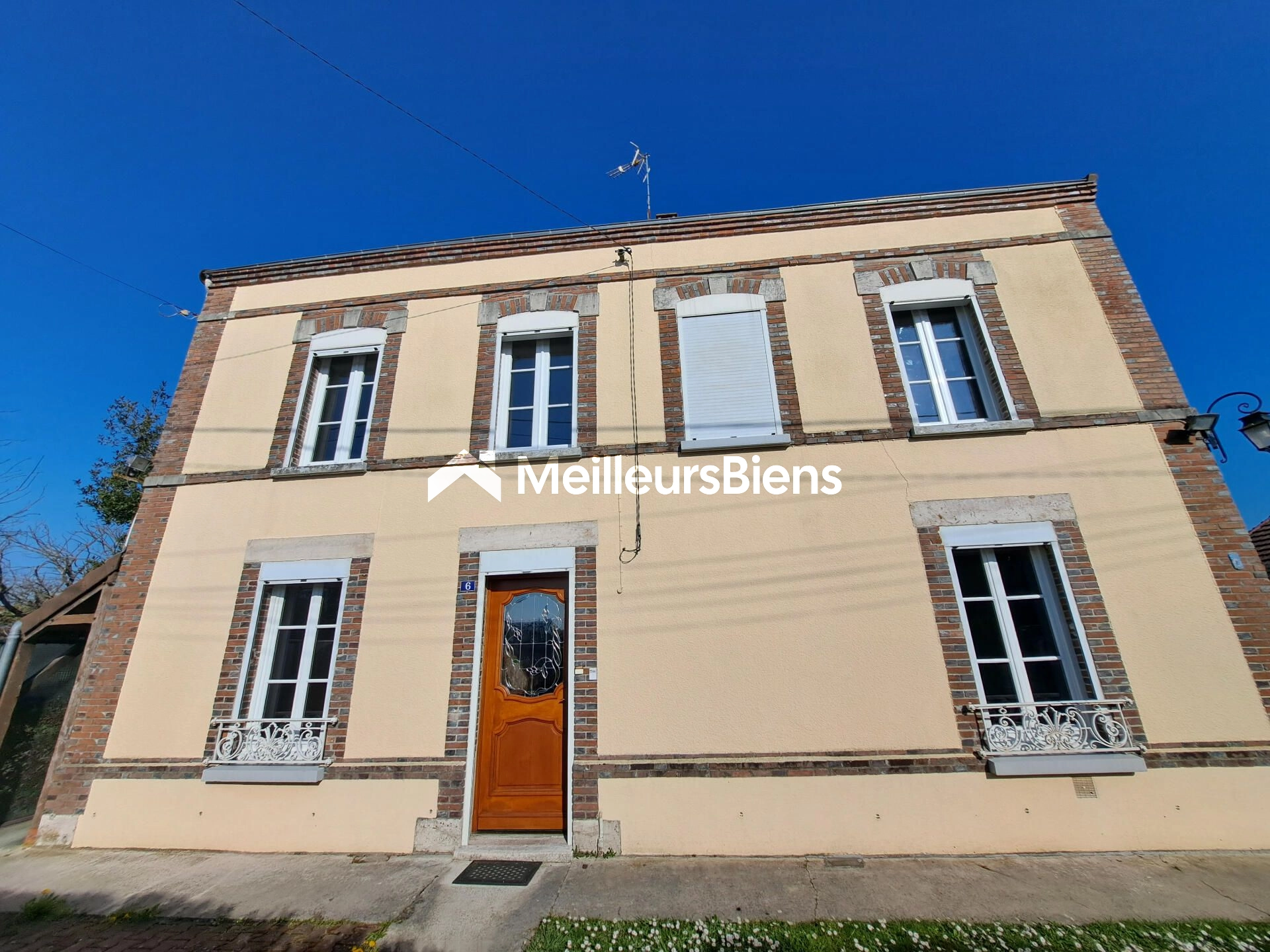 Maison ancienne à rafraîchir de 137m² sur 422m² terrain.