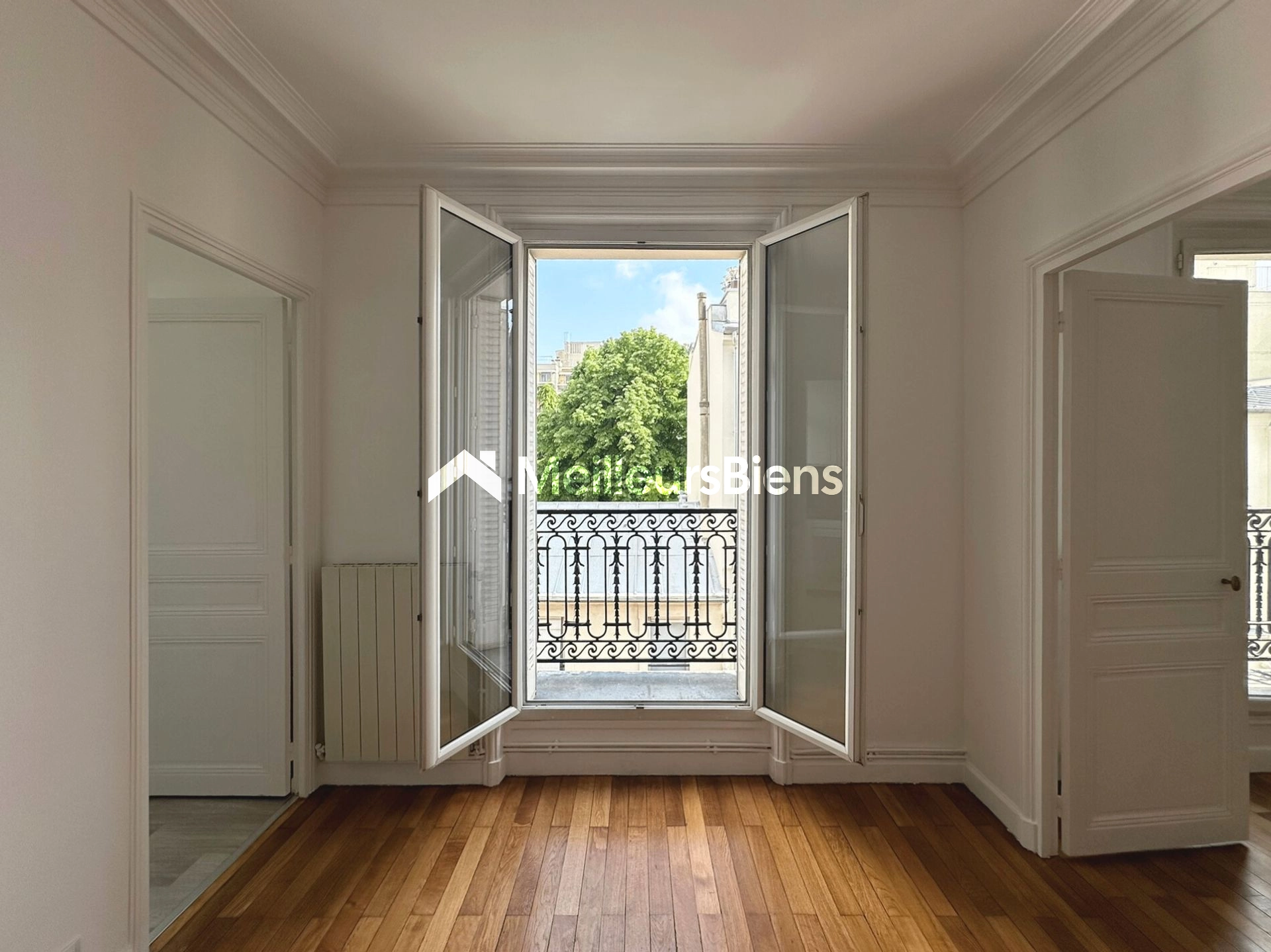 Paris 18 - Haussmannien - 4ème étage refait à neuf - Balcon