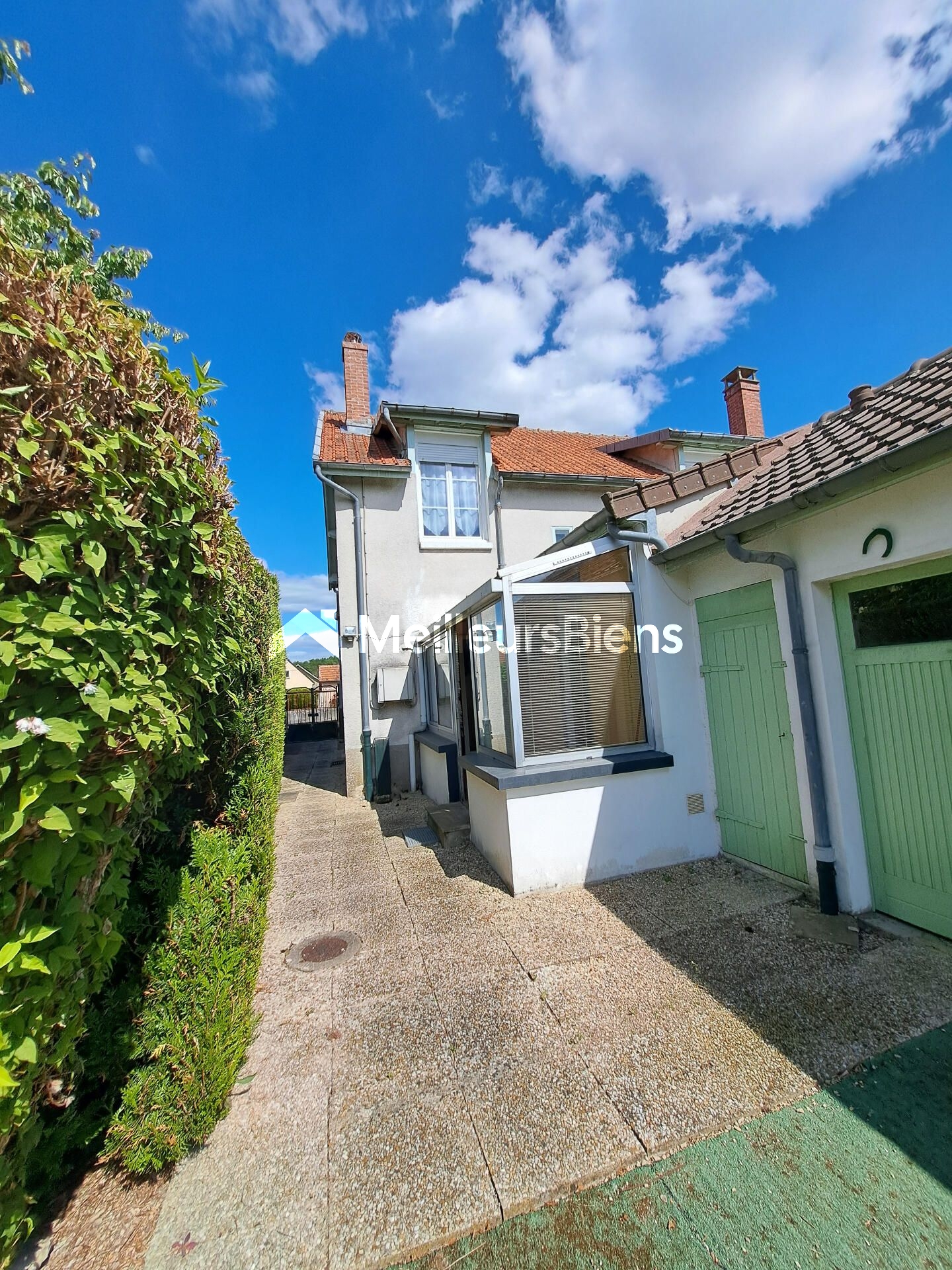 Petite maison ancienne(ou ensemble de 2 maisons) à rafraîchir