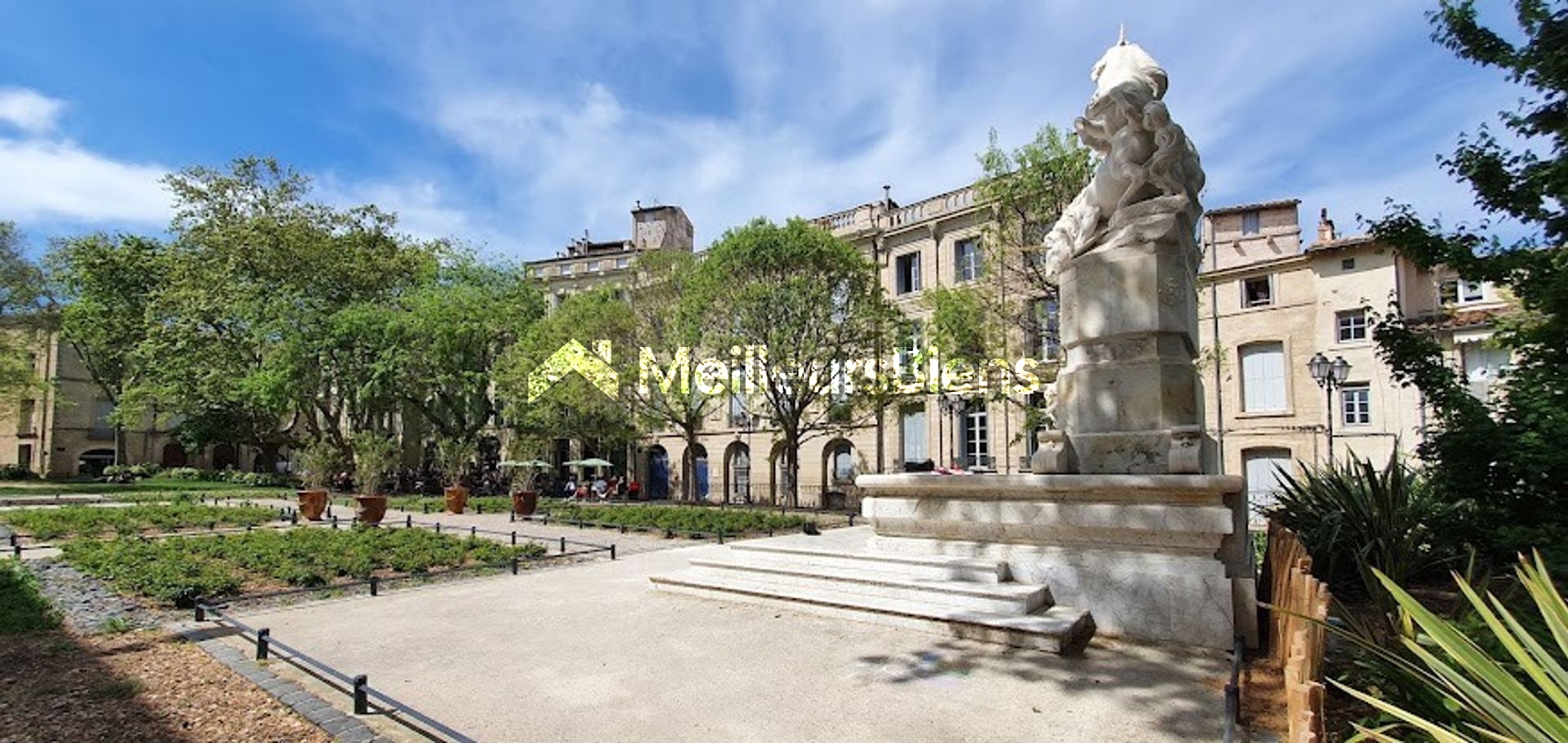 À vendre: Ensemble immobilier rare sur la Prestigieuse Place de la Canourgue ….