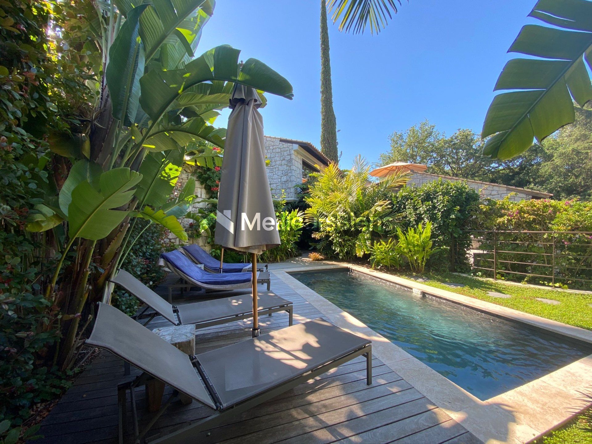 Off Market/ Cannes Basse Californie : Maison dans domaine fermé , vue mer et Suquet féerique, piscine, terrasses et jardin