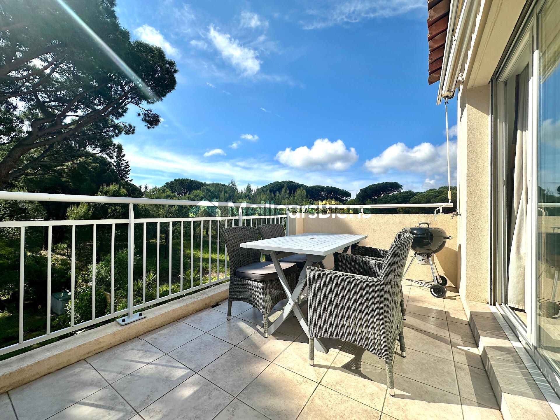 MAGNIFIQUE 2 PIECES DE 44 M2 DANS RESIDENCE DE STANDING AVEC PISCINE