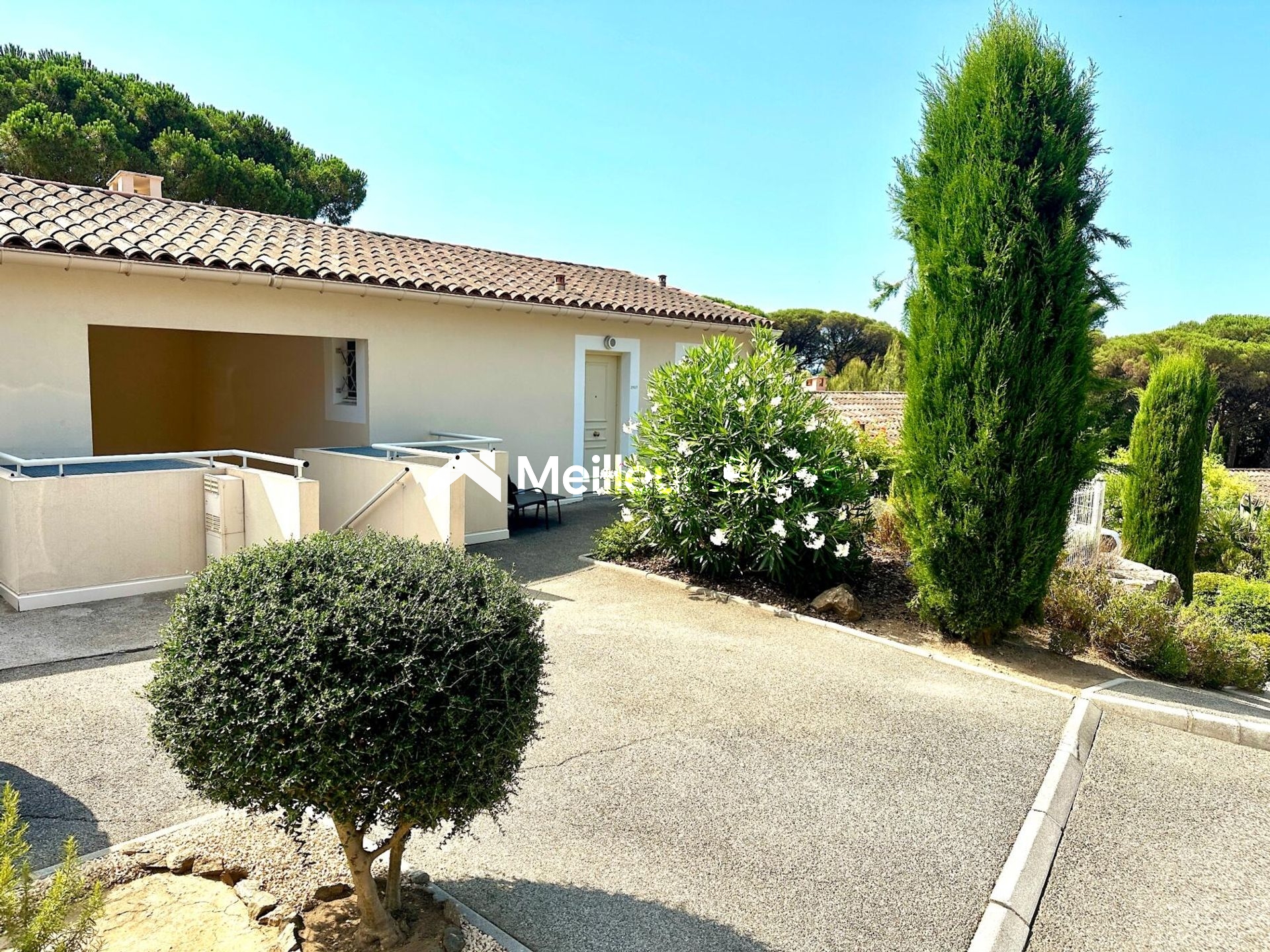 MAGNIFIQUE 2 PIECES DE 44 M2 DANS RESIDENCE DE STANDING AVEC PISCINE
