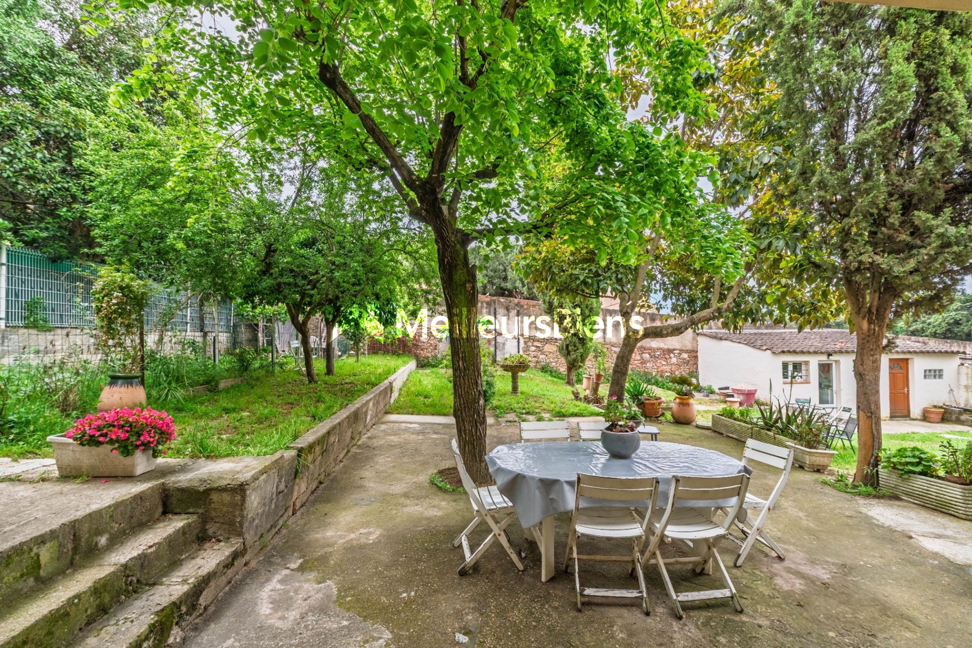 Exclusivité Cannes La Frayère:  Maison de 172 m2 offrant de nombreuses possibilités, sur joli jardin de 490 m2