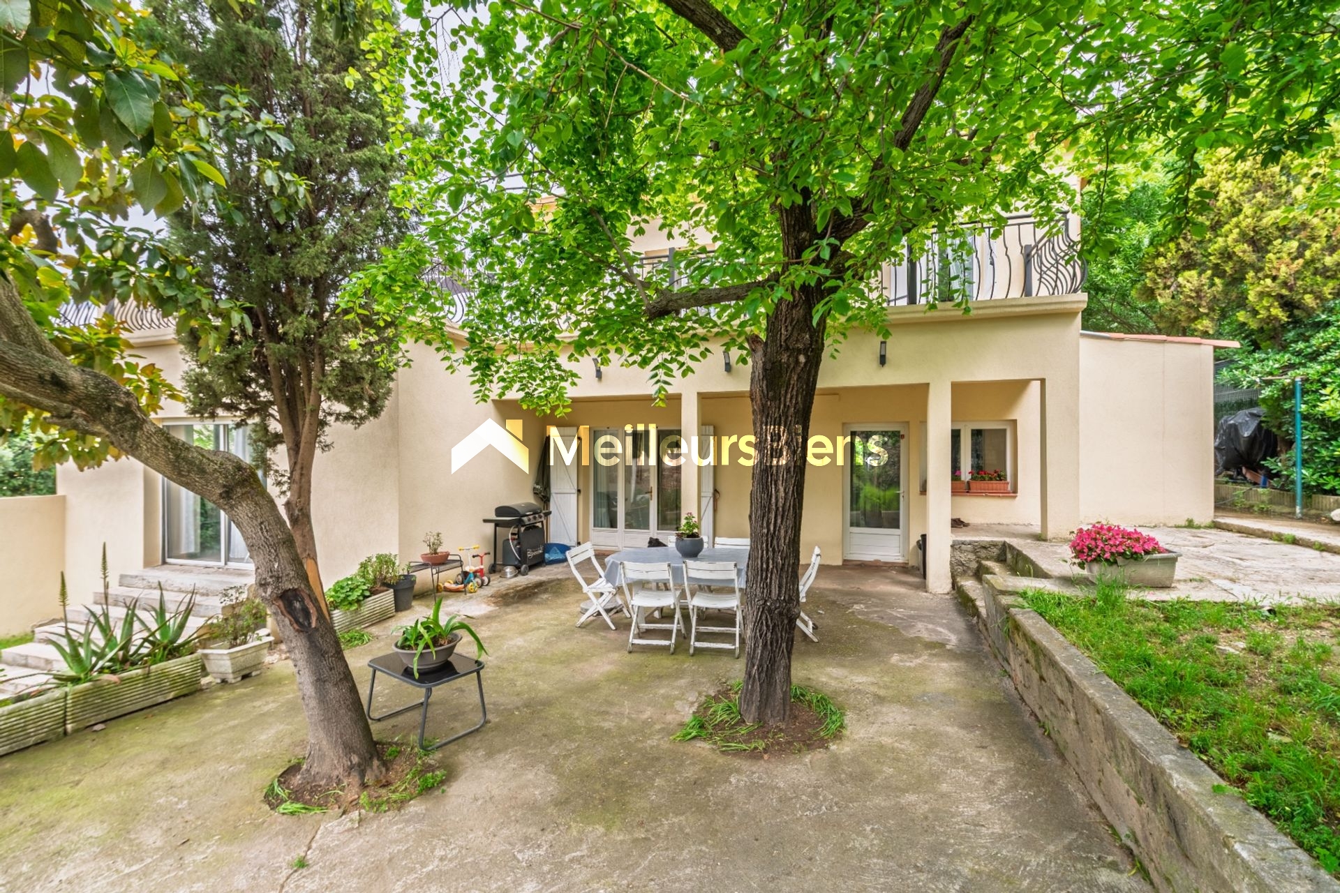 Exclusivité Cannes La Frayère:  Maison de 172 m2 offrant de nombreuses possibilités, sur joli jardin de 490 m2
