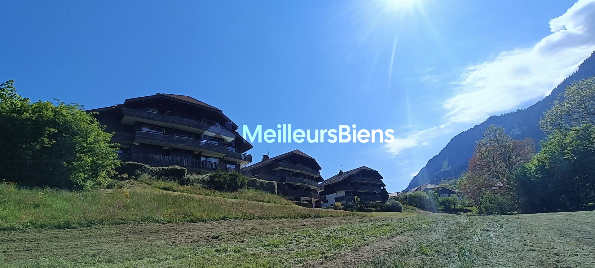 Charmant 2 Pièces de 40m² Sud avec 2 Balcons et Vue Panoramique sur le Lac Léman