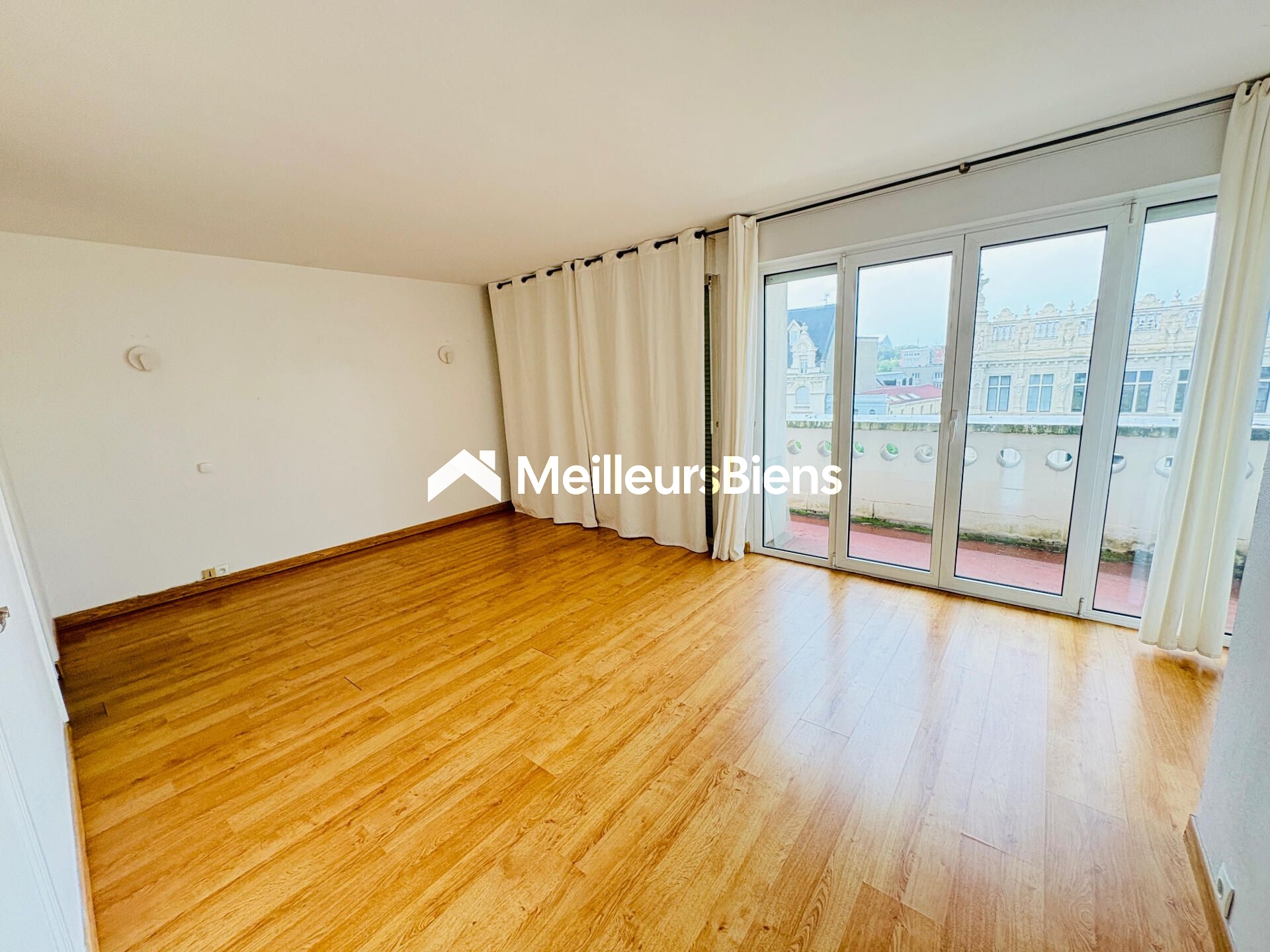 Appartement 3 chambres, un parking place d'Armes