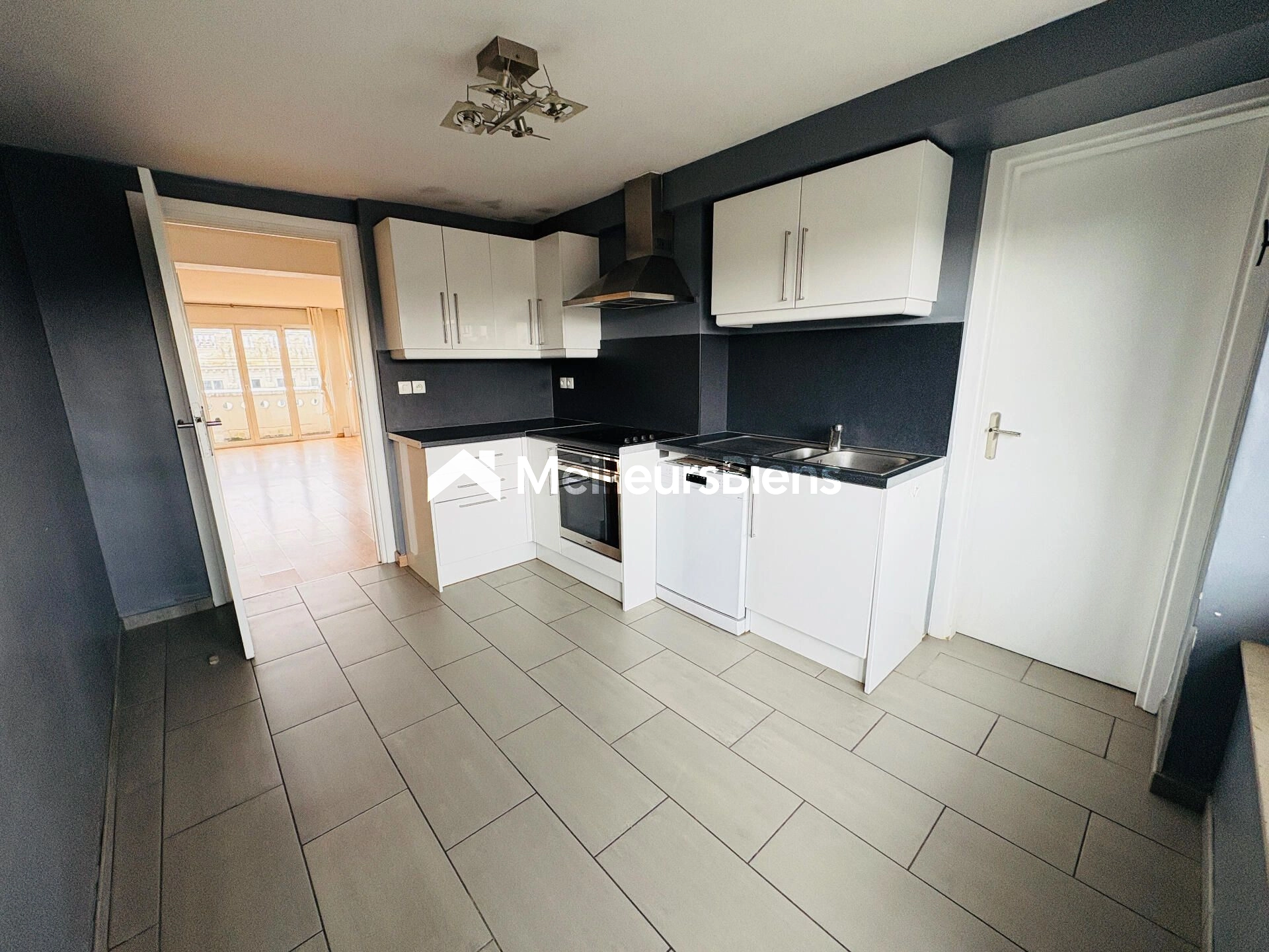 Appartement 3 chambres, un parking place d'Armes
