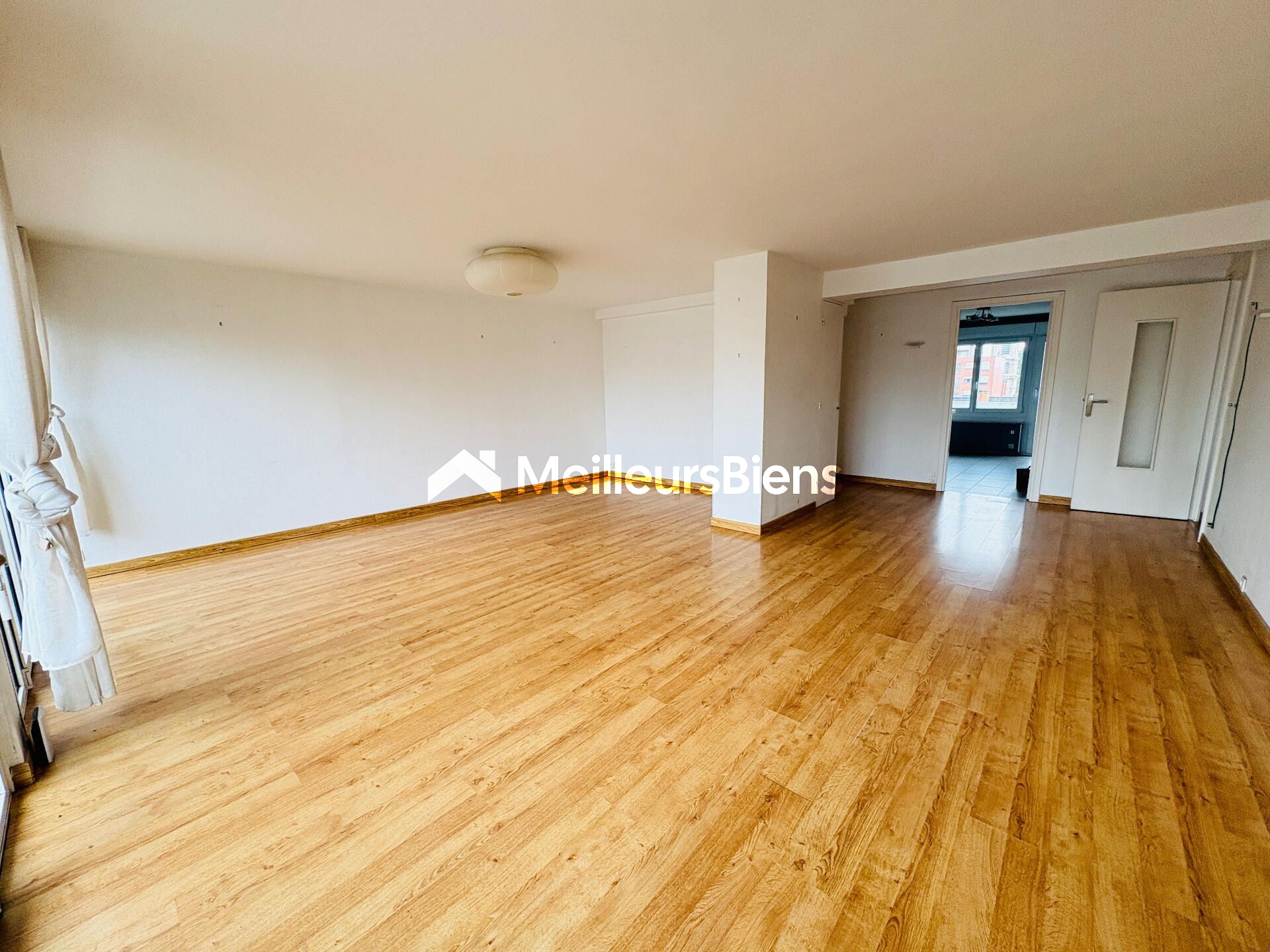 Appartement 3 chambres, un parking place d'Armes