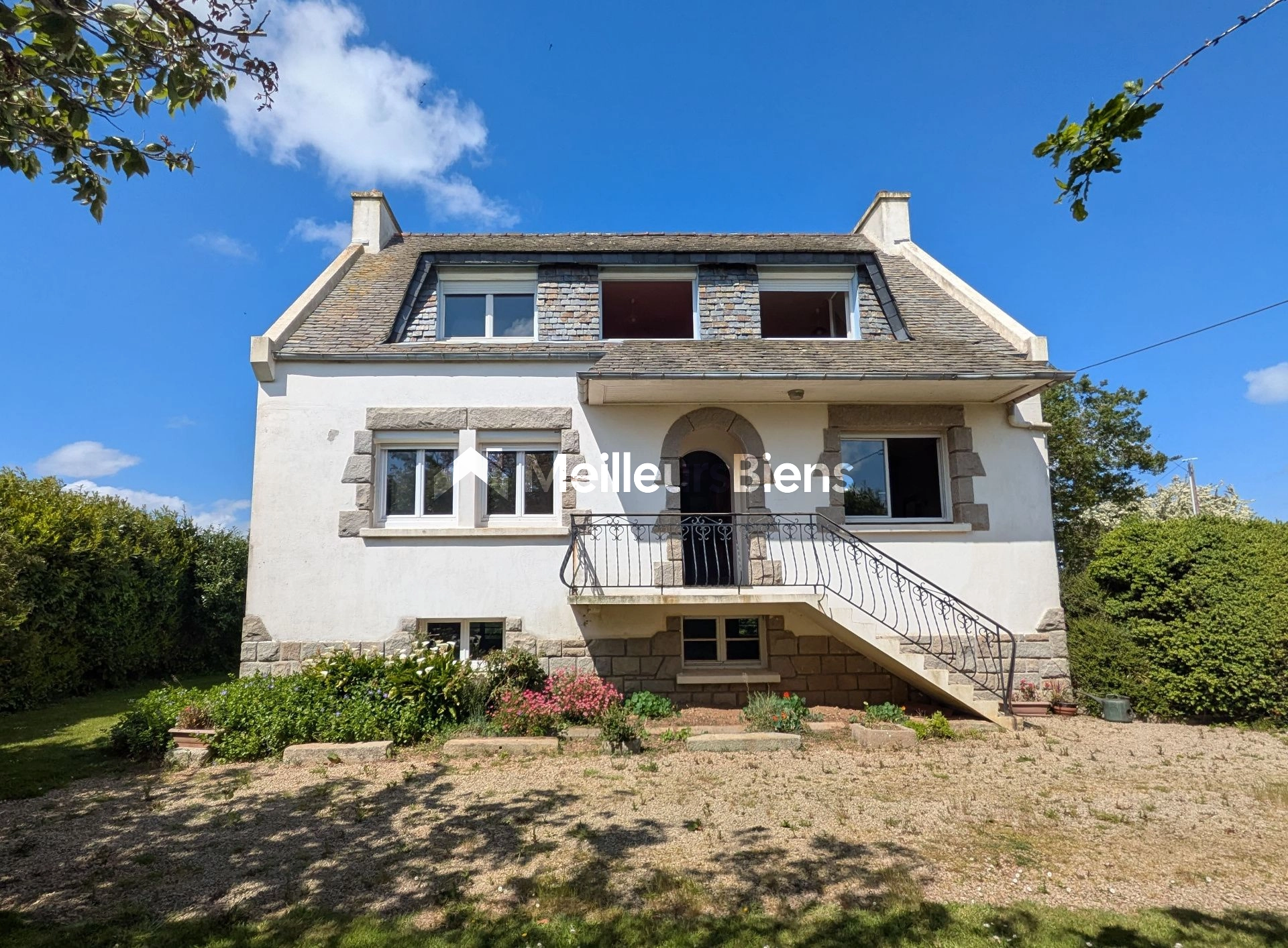 Maison avec vue sur campagne et mer