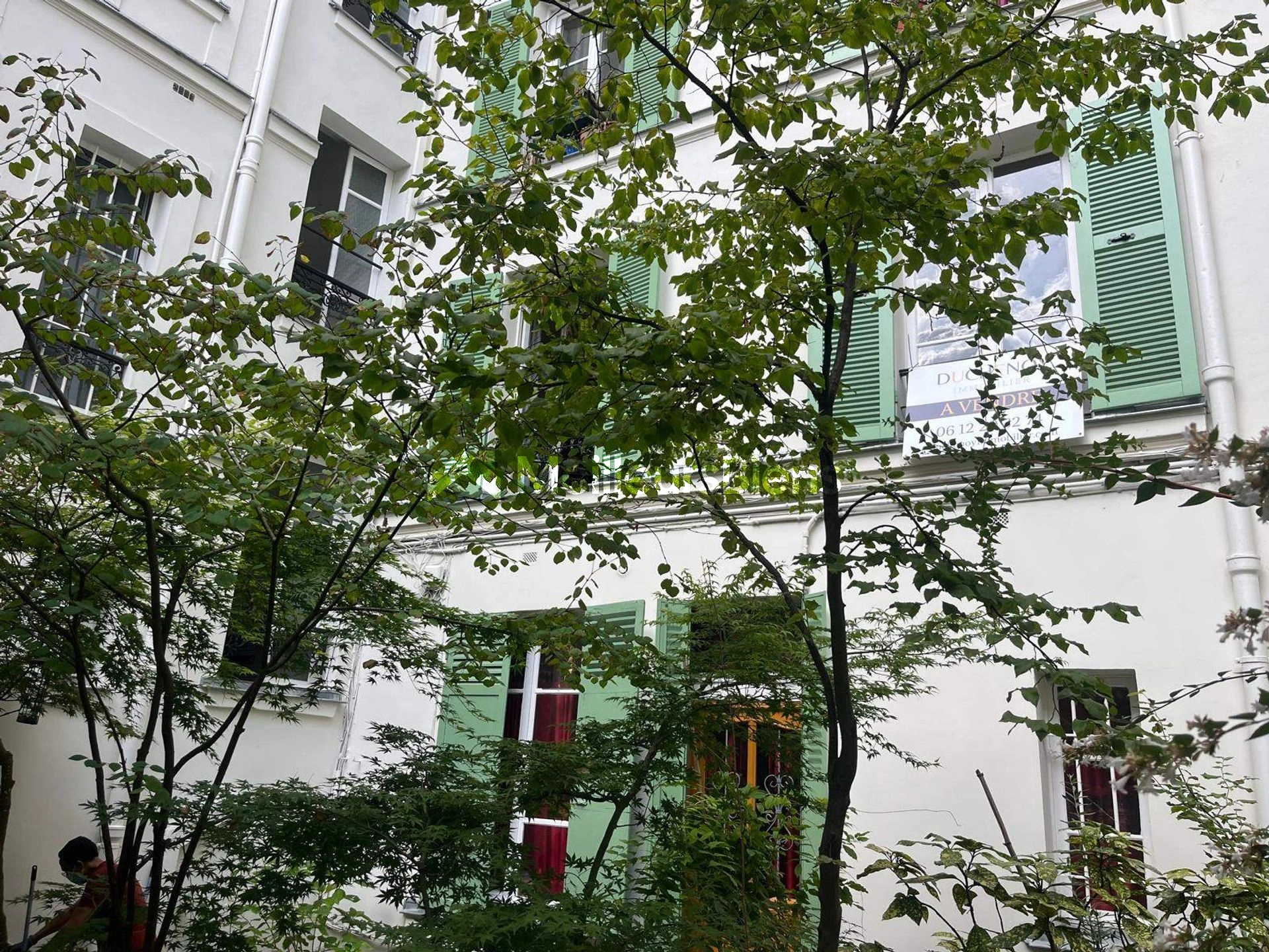 À vendre – Paris 18e metro Marx Dormoy Charmant T2 de 28 m² avec courette privative de 10 m² – calme et lumineux – à 100 m du métro Marx Dormoy – 224 000 €