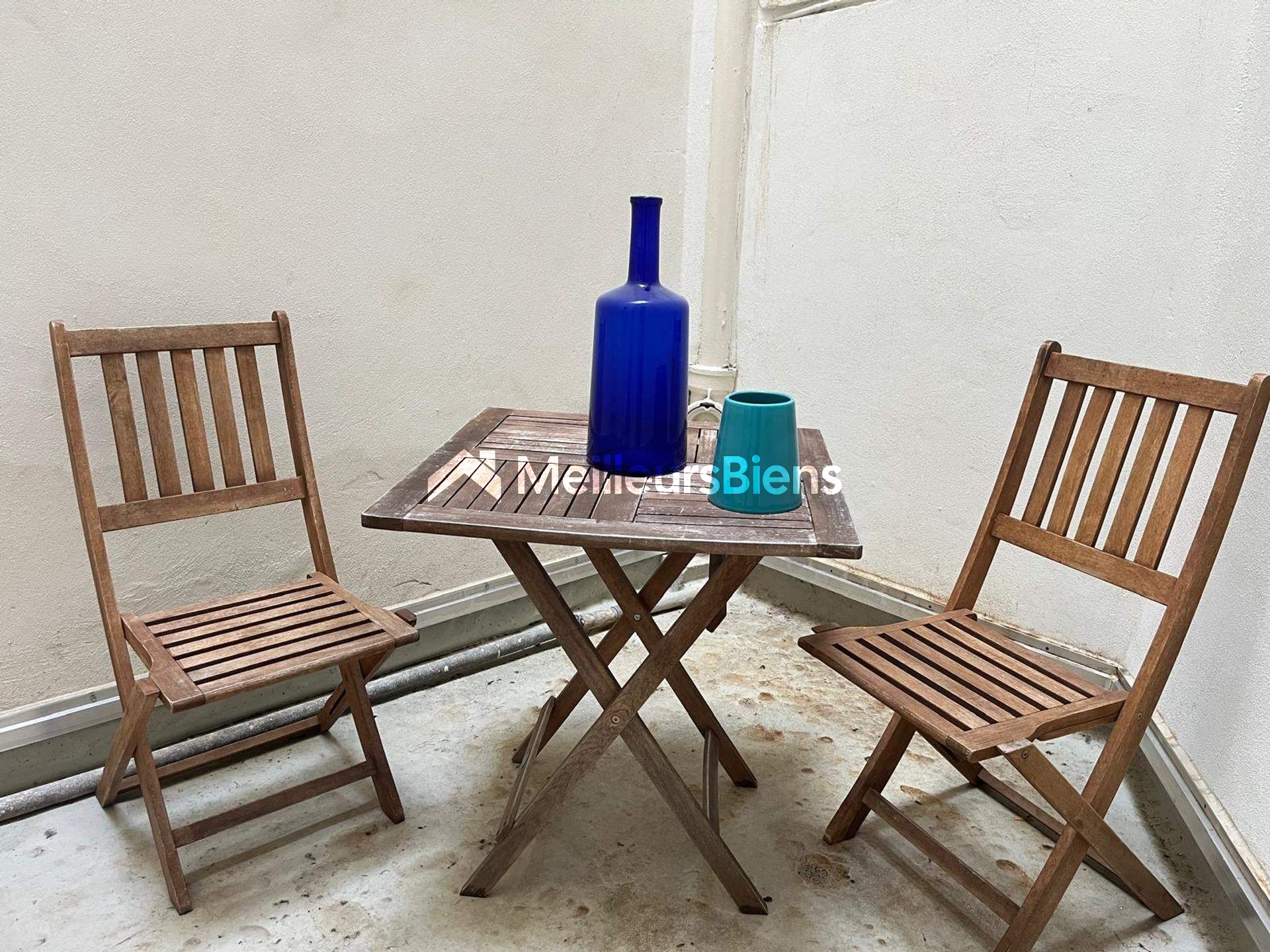 À vendre – Paris 18e metro Marx Dormoy Charmant T2 de 28 m² avec courette privative de 10 m² – calme et lumineux – à 100 m du métro Marx Dormoy – 224 000 €