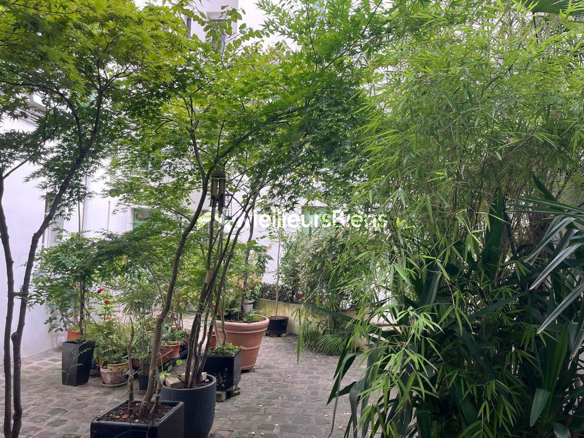 À vendre – Paris 18e metro Marx Dormoy Charmant T2 de 28 m² avec courette privative de 10 m² – calme et lumineux – à 100 m du métro Marx Dormoy – 224 000 €