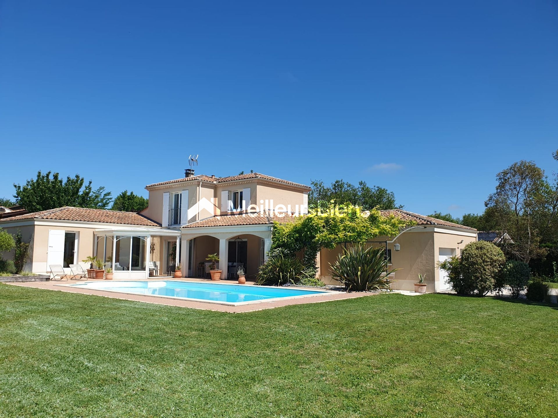 Très bel emplacement pour cette agréable maison contemporaine - La Brède