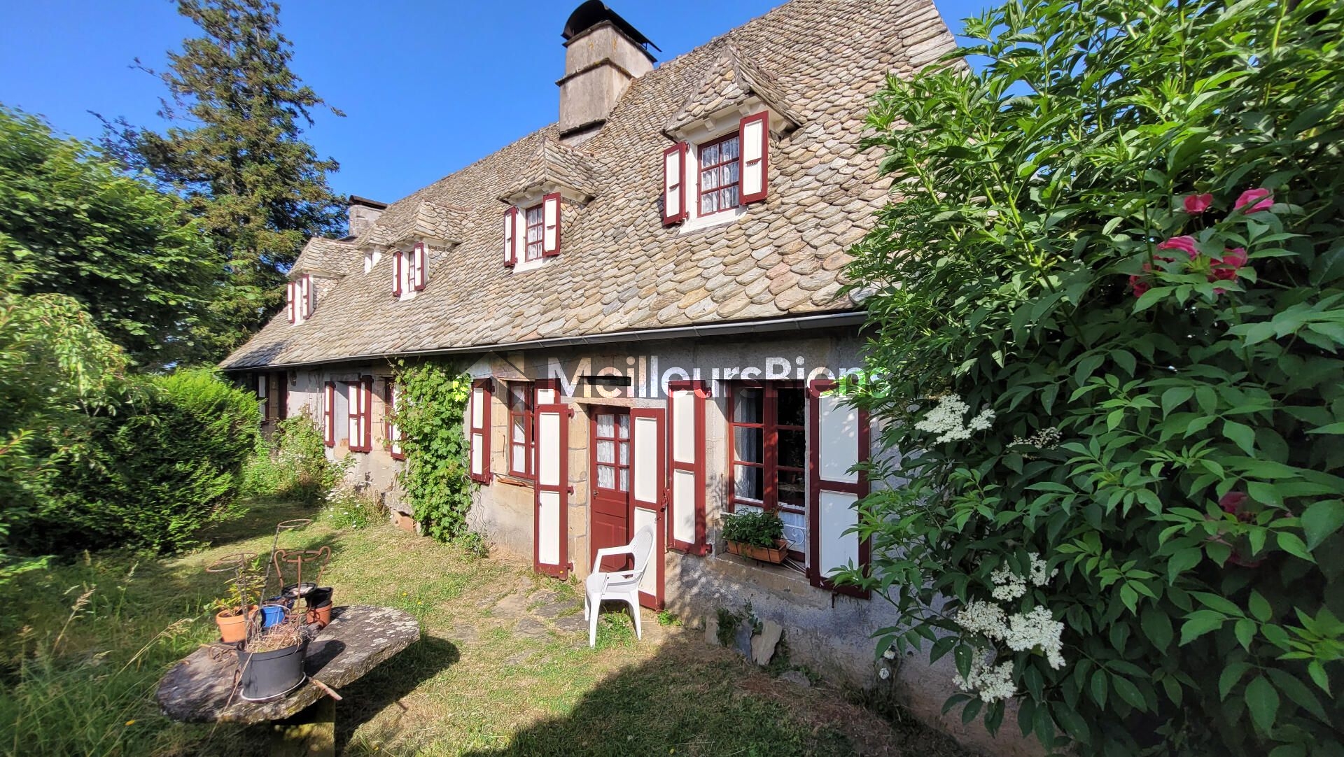 Maison auvergnate avec grand parc arboré