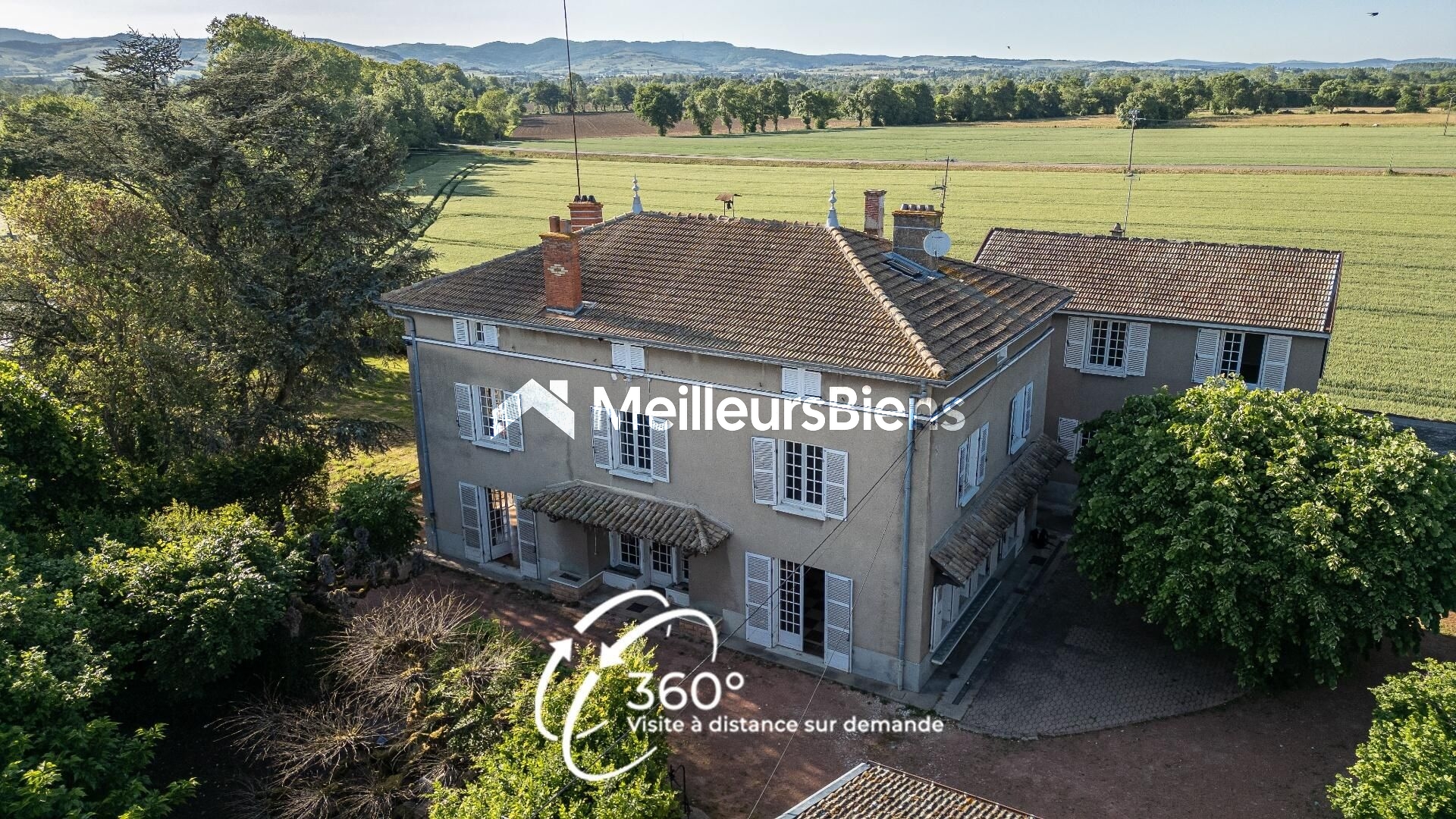 Propriété de 480m² sur un terrain de 5260m² avec dépendances