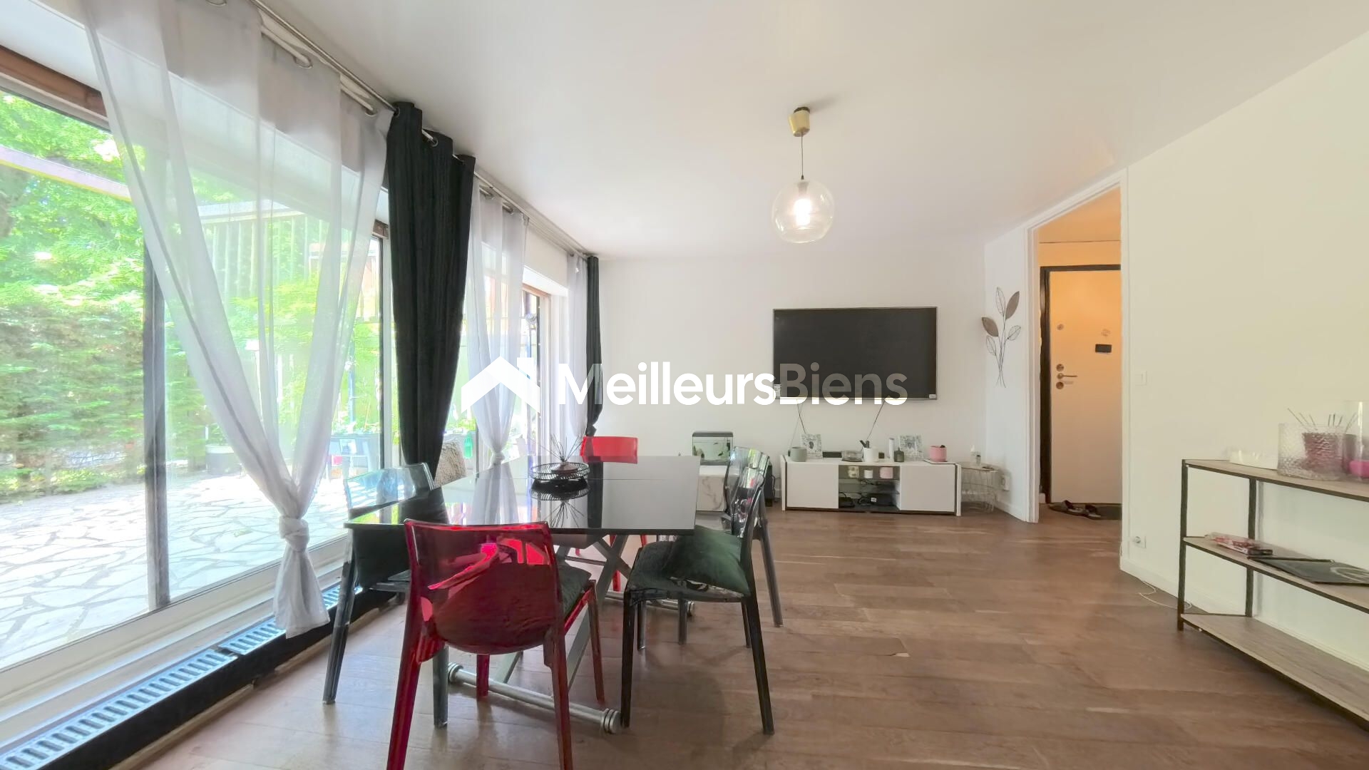 Généreux appartement familial 104 m² T6 en Rez de jardin proche gare, écoles et supermarché