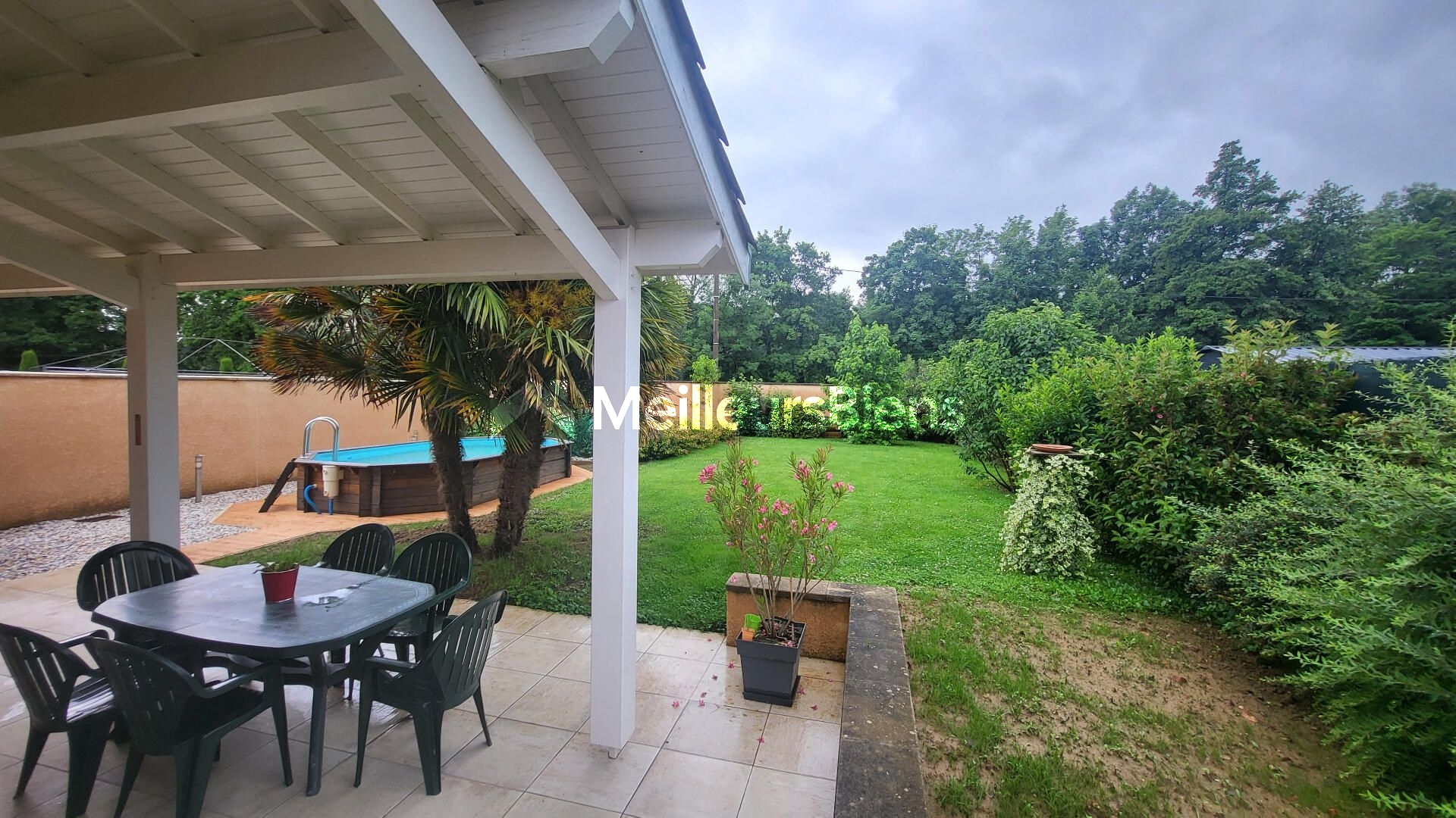 Maison avec jardin et garage