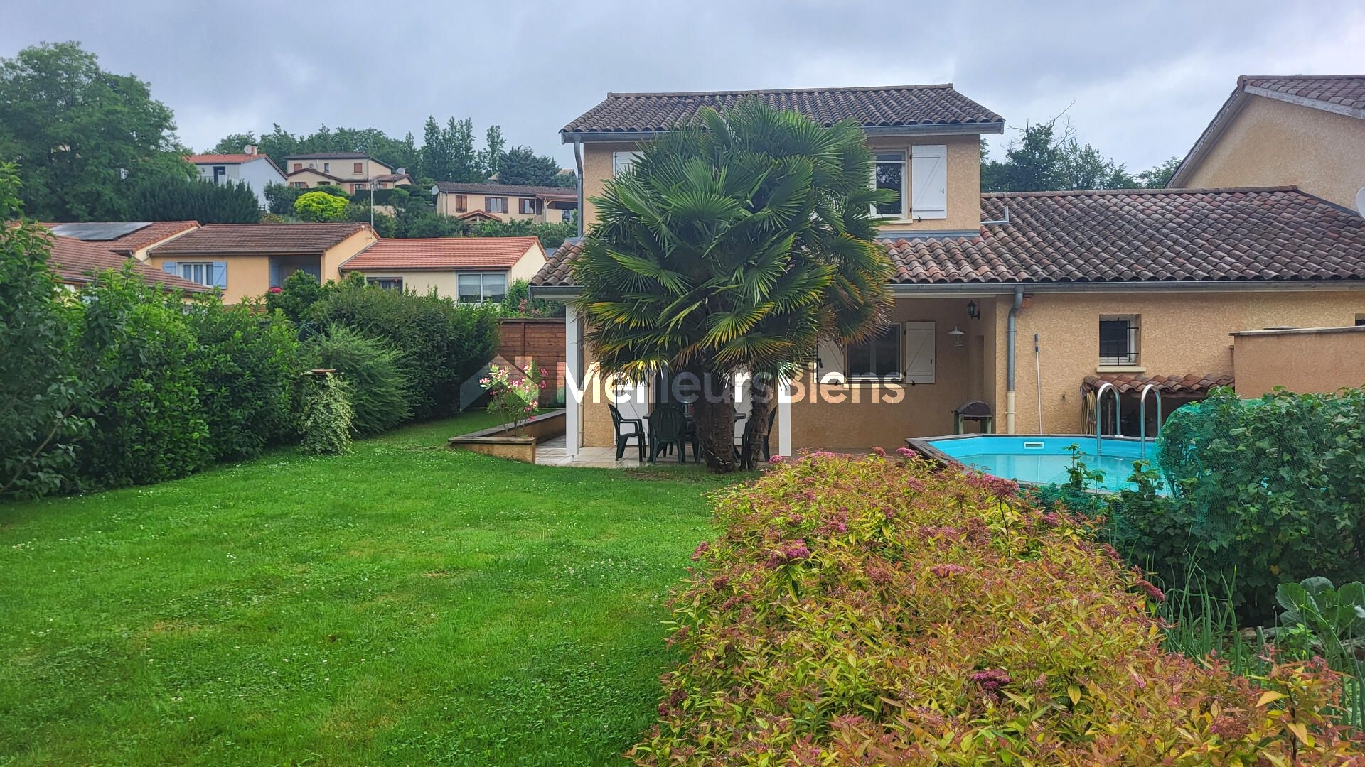 Maison avec jardin et garage