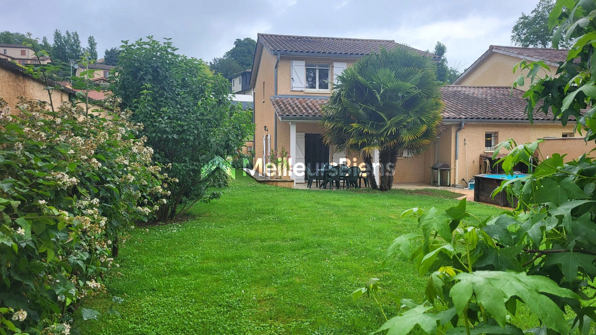 Maison avec jardin et garage