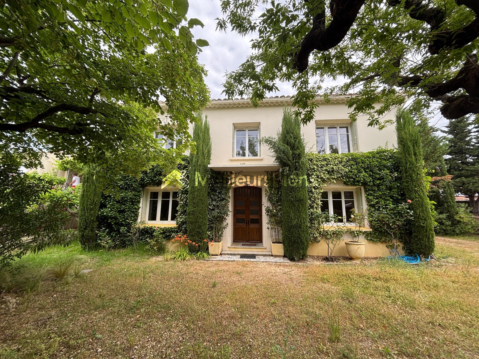 Propriété de charme en Provence  6 chambres  250 m²  Terrain 730 m²