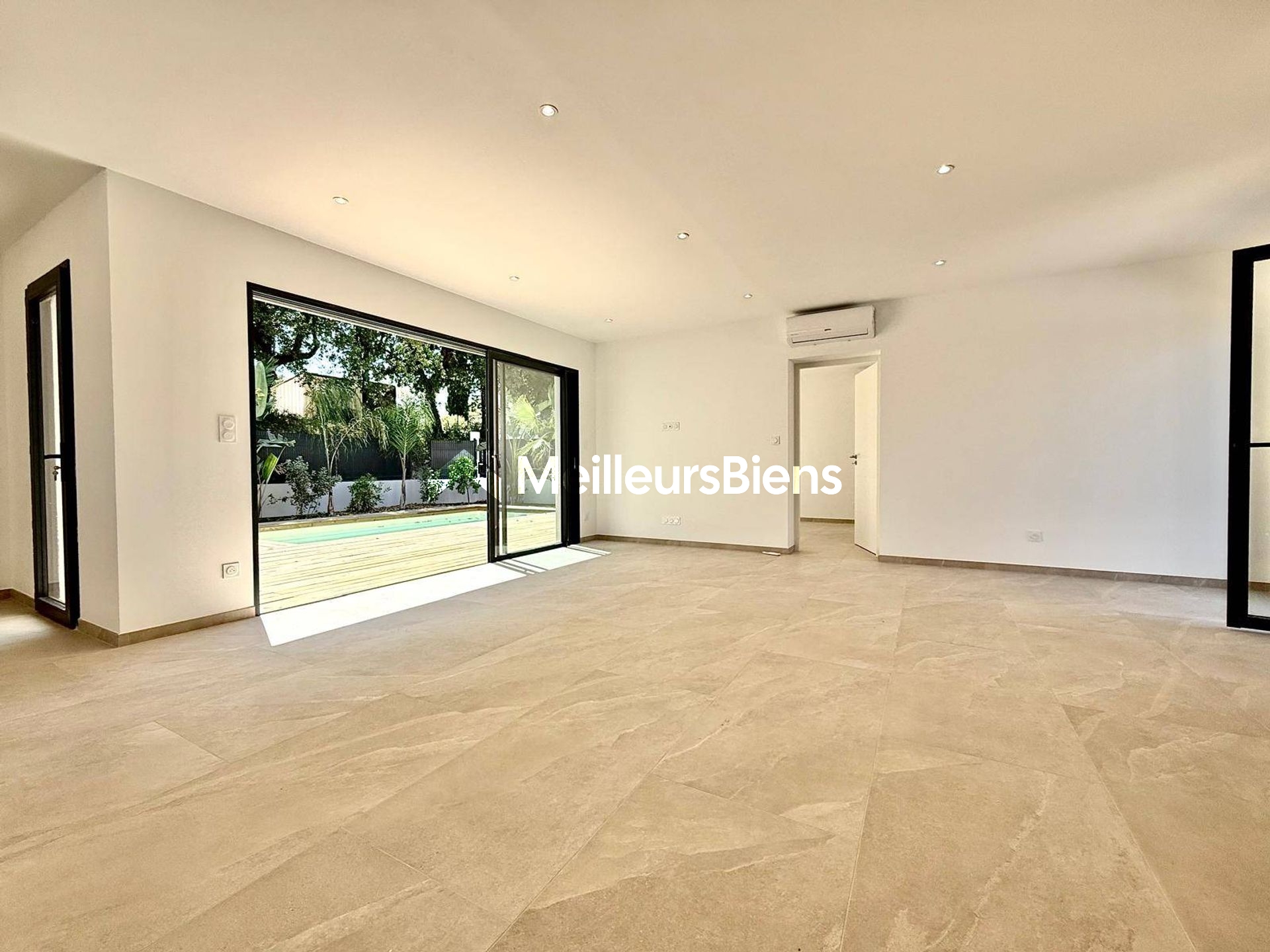 Maison neuve avec piscine