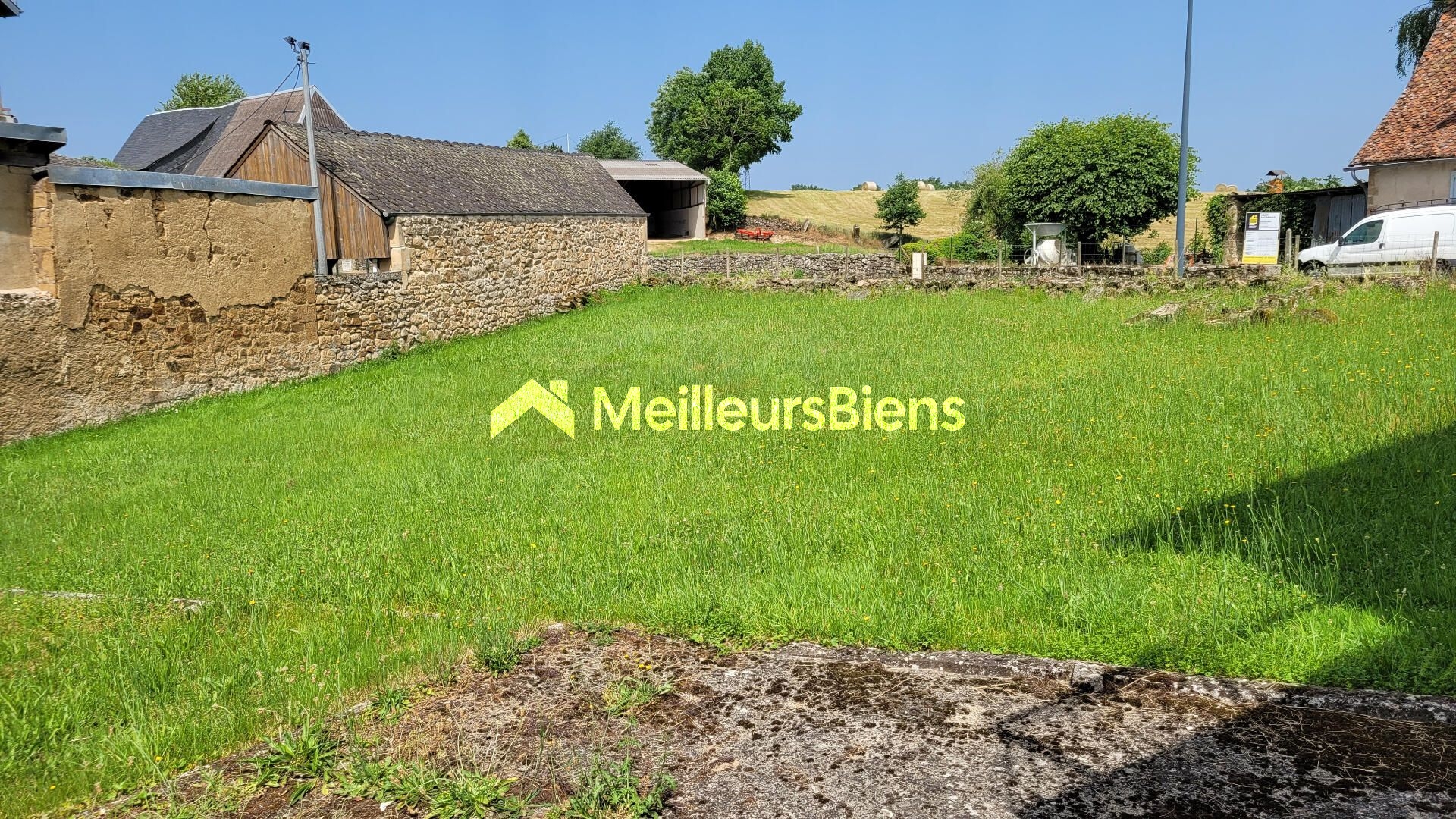 Jolie maison de village avec terrain attenant