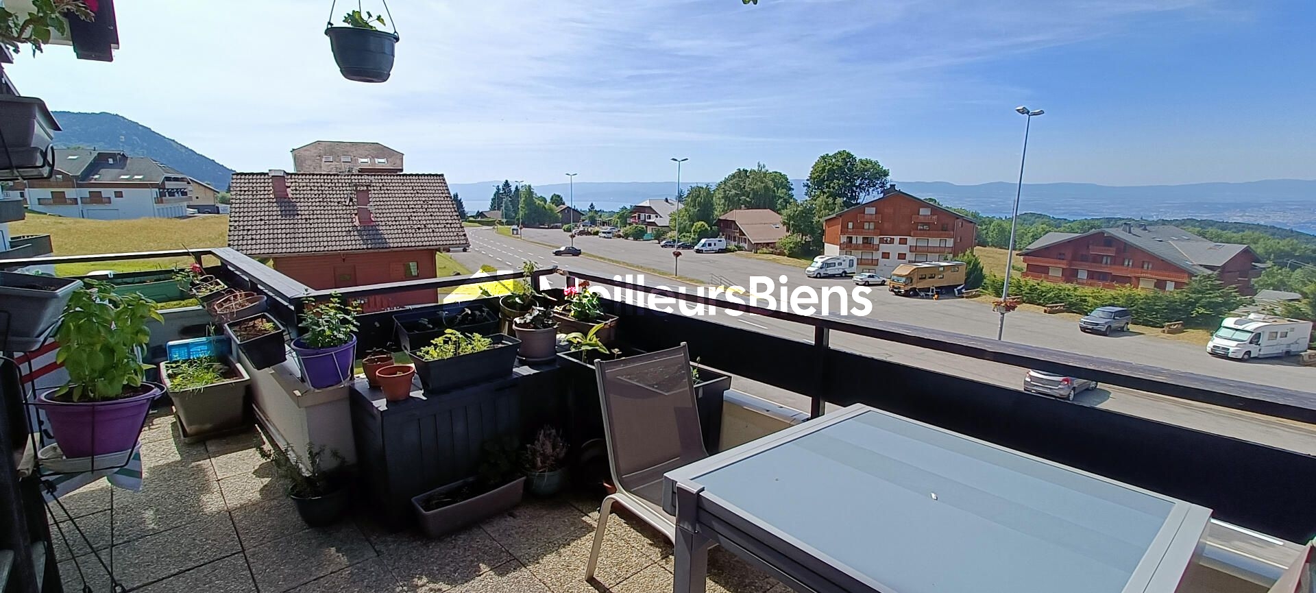 Appartement lumineux de 2 pièces avec grande terrasse, vue imprenable sur le lac Léman