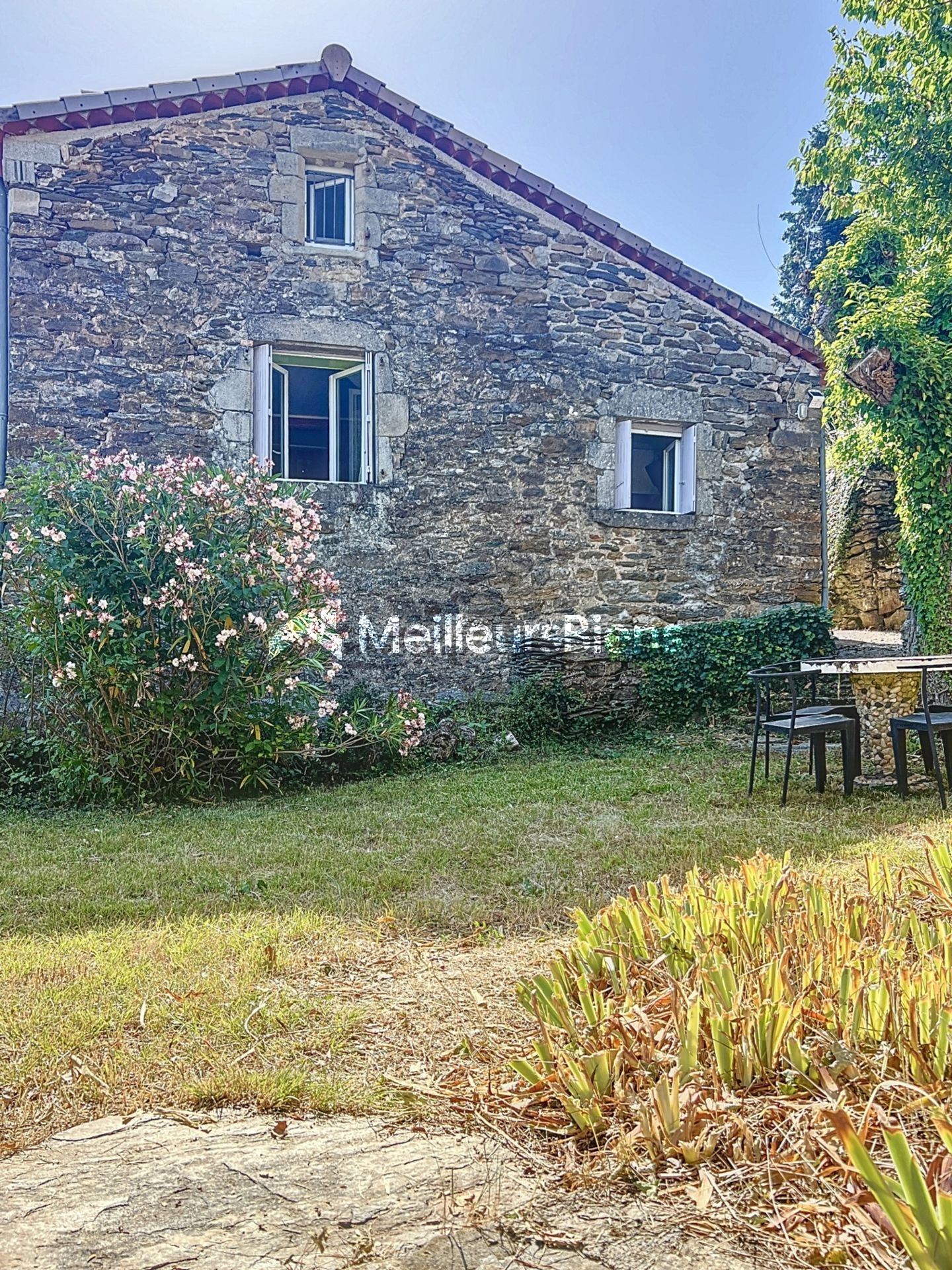 EXCLUSIVITE / Sud Ardèche - Les Vans : Maison en pierres avec dépendance et Vue
