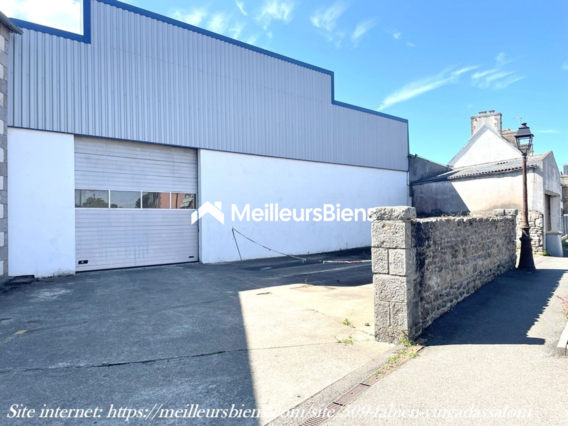 LOCAL COMMERCIAL AVEC PARKING