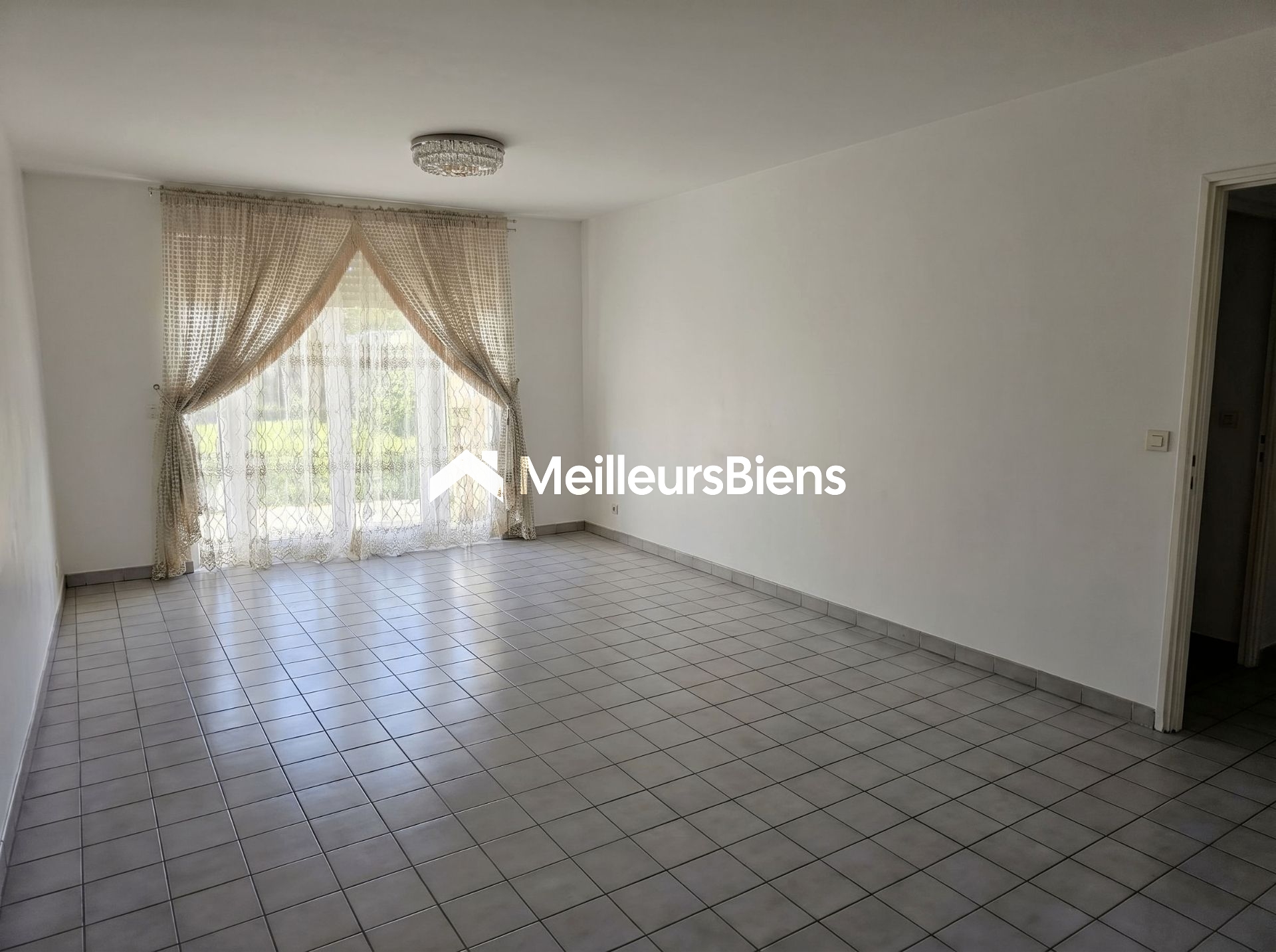 A LOUER : MAISON DE LOTISSEMENT TYPE 5 - 4 CHAMBRES