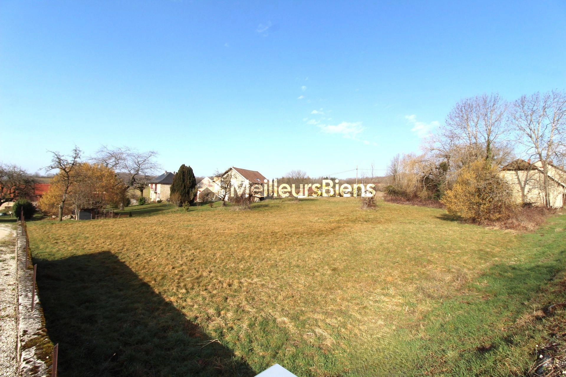 A vendre  terrain à bâtir  POUR DEUX LOTS surface totale 2339 m² (73240 Saint Maurice de Rotherens)