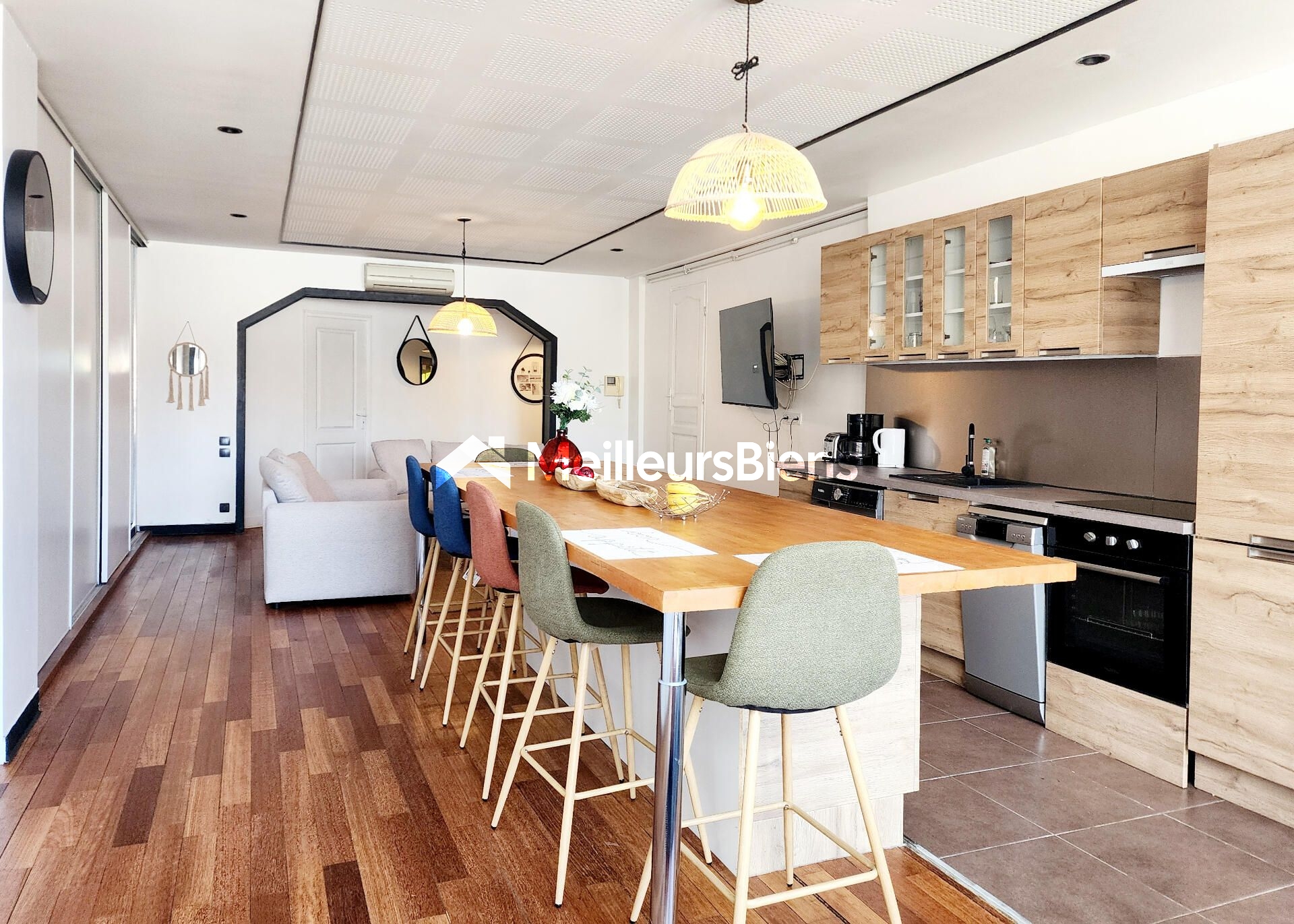 Immeuble à usage mixte habitation / professionnel