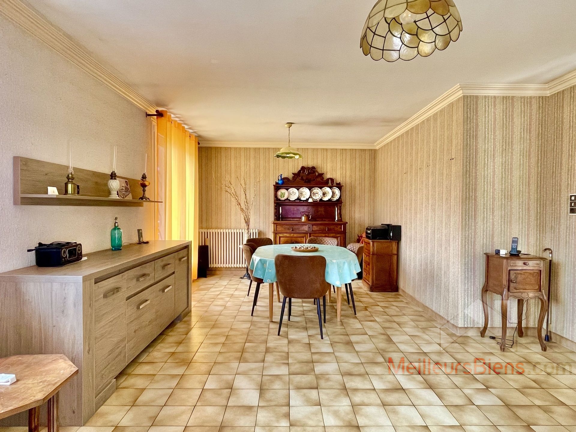 Maison 5 chambres avec beau terrain aux portes de Lons le Saunier