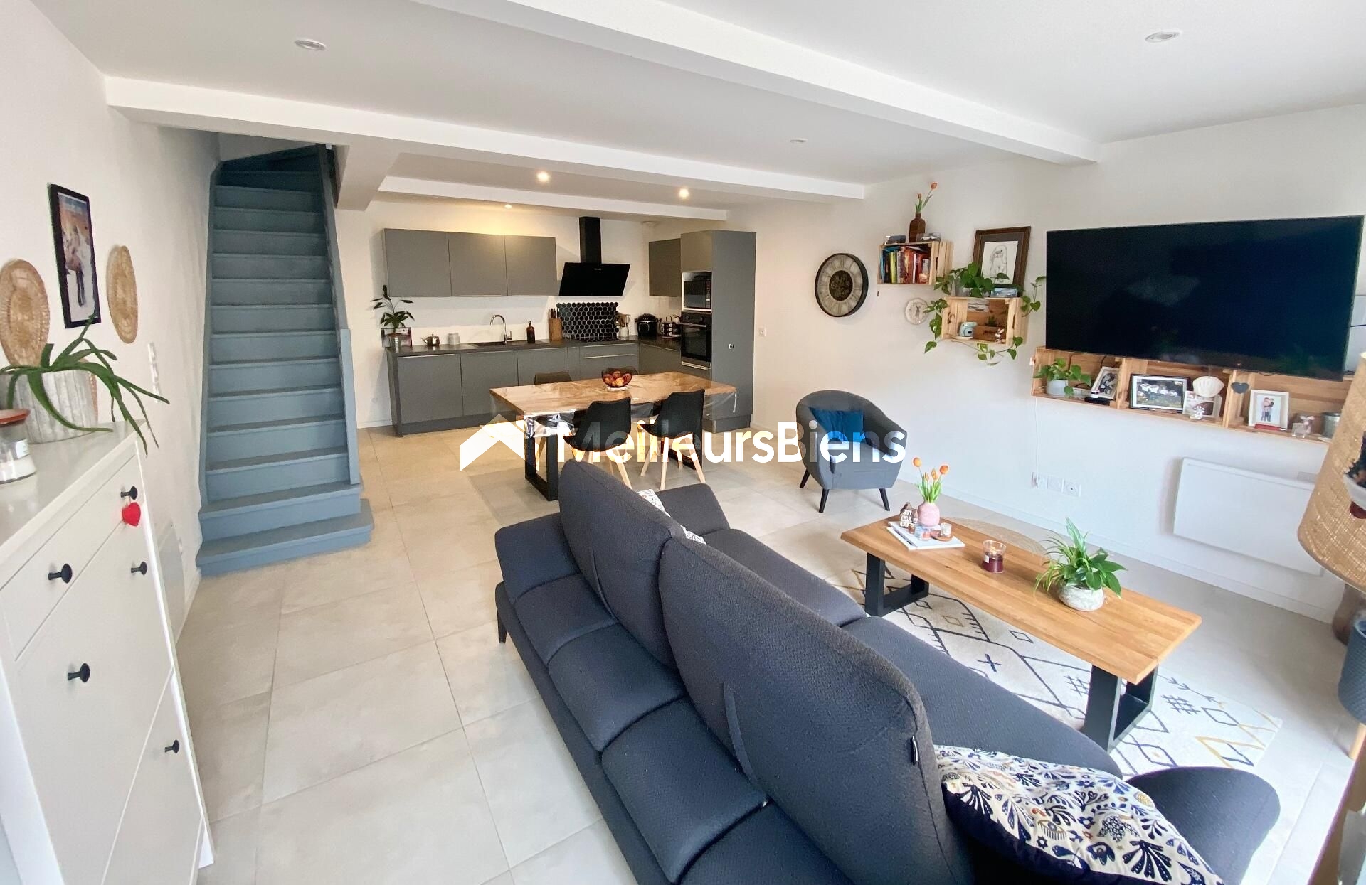 Maison 4 pièces avec terrasse et stationnements