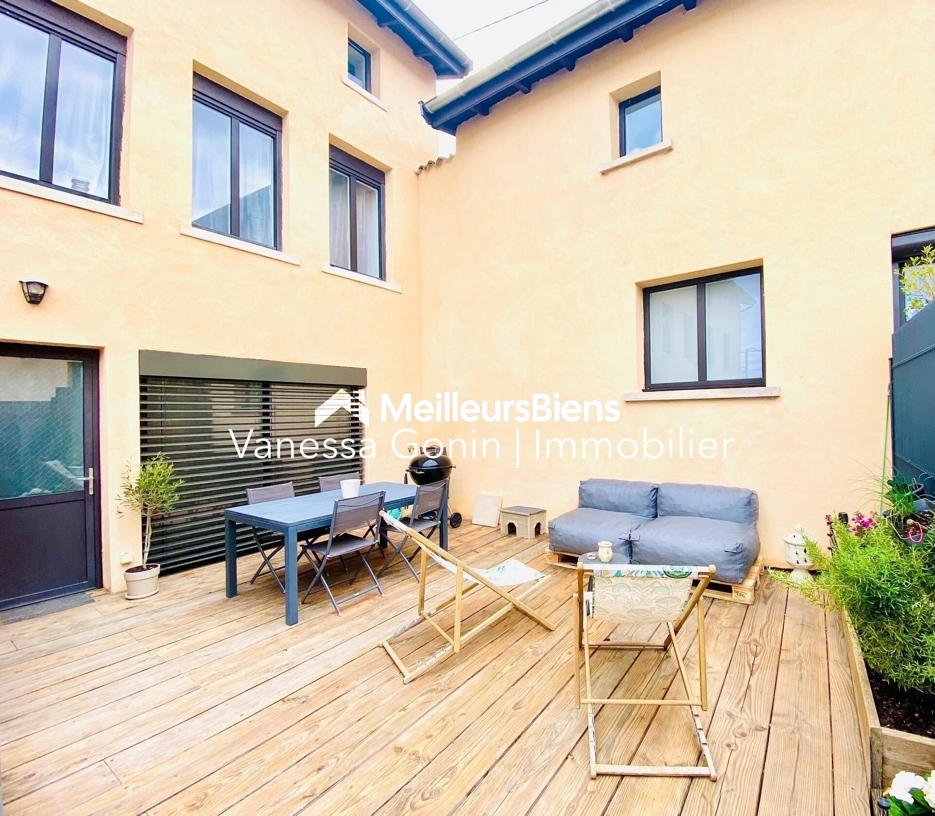 Maison 4 pièces avec terrasse et stationnements
