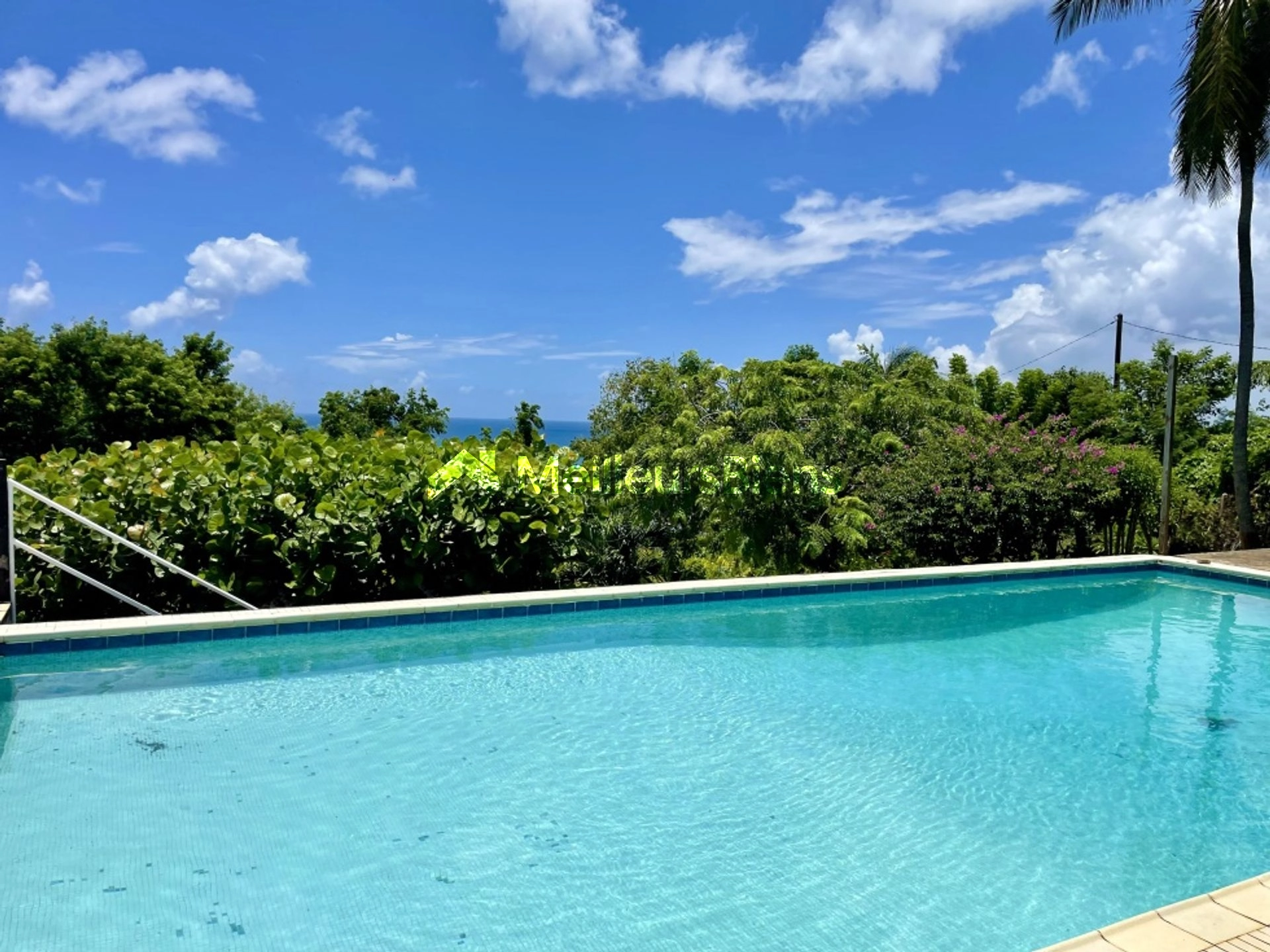 A VENDRE SUR GOSIER JOLIE PROPRIETE VILLA T5 +BUNGALOW T2 AVEC PISCINE VUE MER