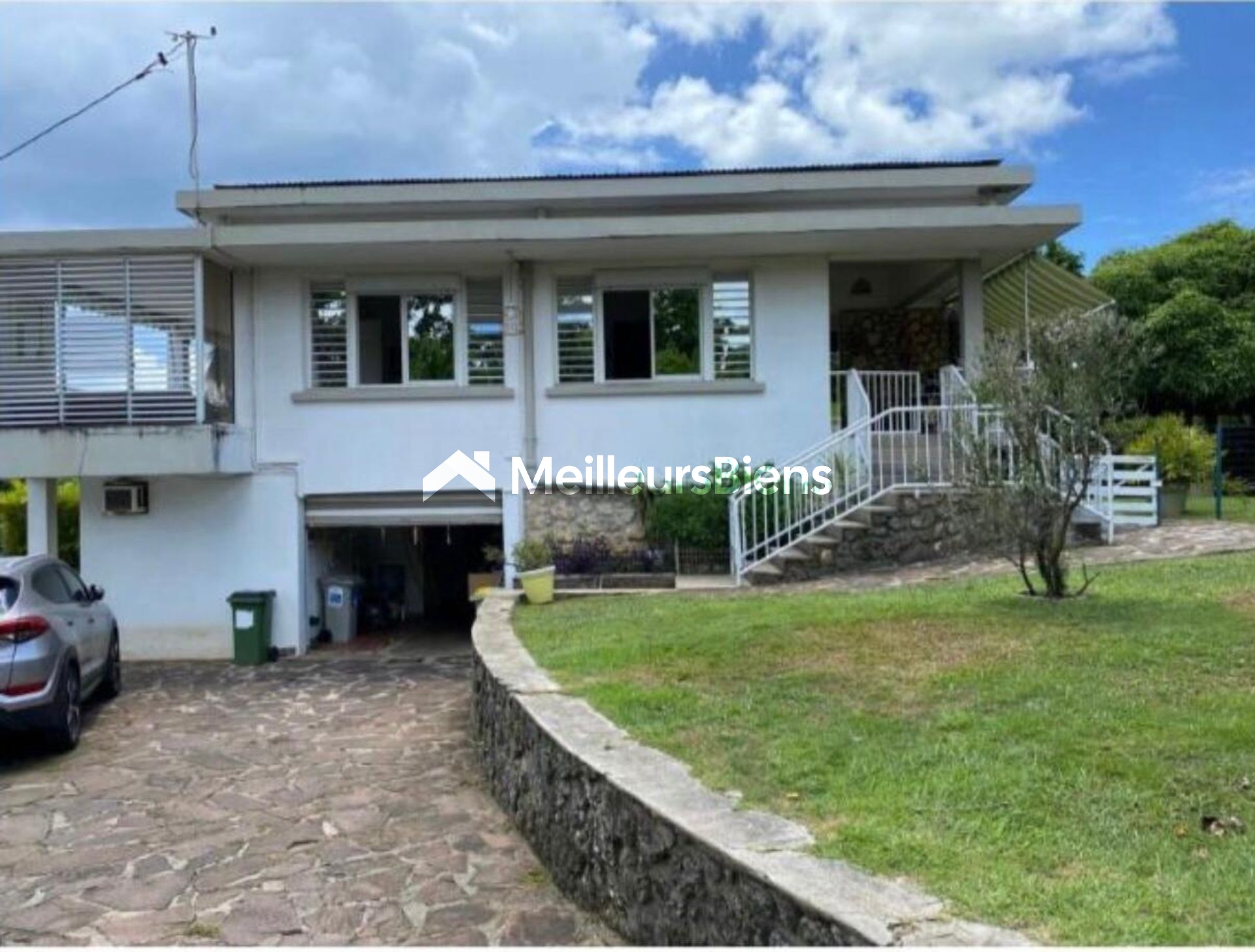 A VENDRE SUR GOSIER JOLIE PROPRIETE VILLA T5 +BUNGALOW T2 AVEC PISCINE VUE MER