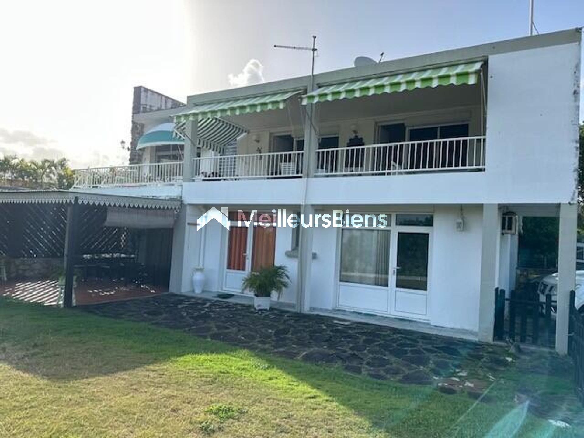A VENDRE SUR GOSIER JOLIE PROPRIETE VILLA T5 +BUNGALOW T2 AVEC PISCINE VUE MER