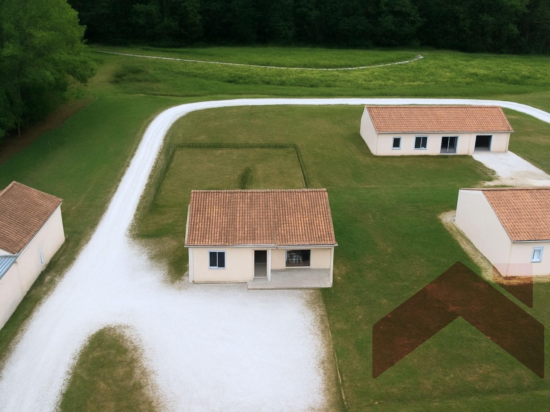Maison et/ou local professionnel – Construction récente avec jardin – Douville
