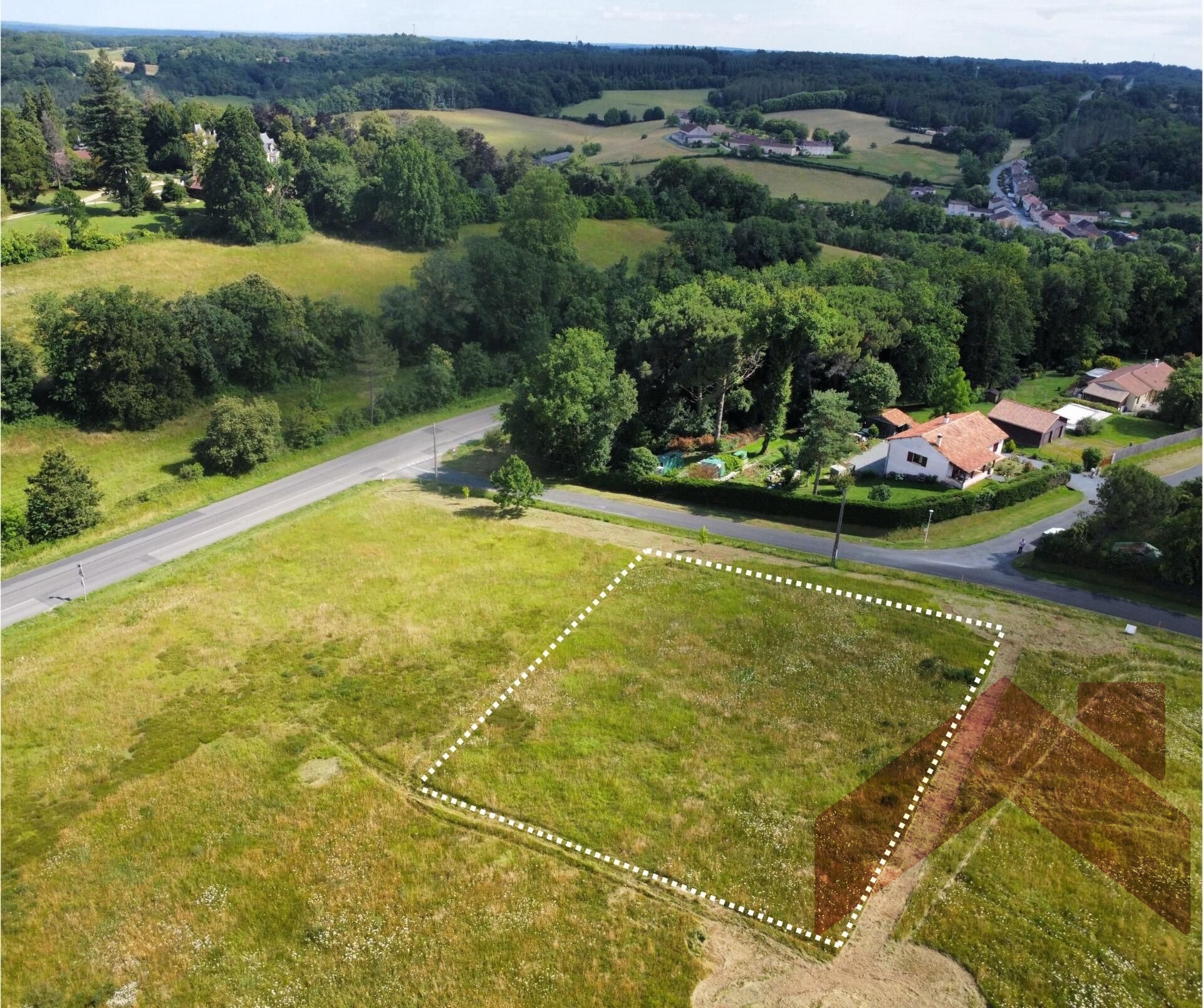 Terrain constructible sur les hauteurs de Douville – 1750 m² de potentiel dans un cadre paisible