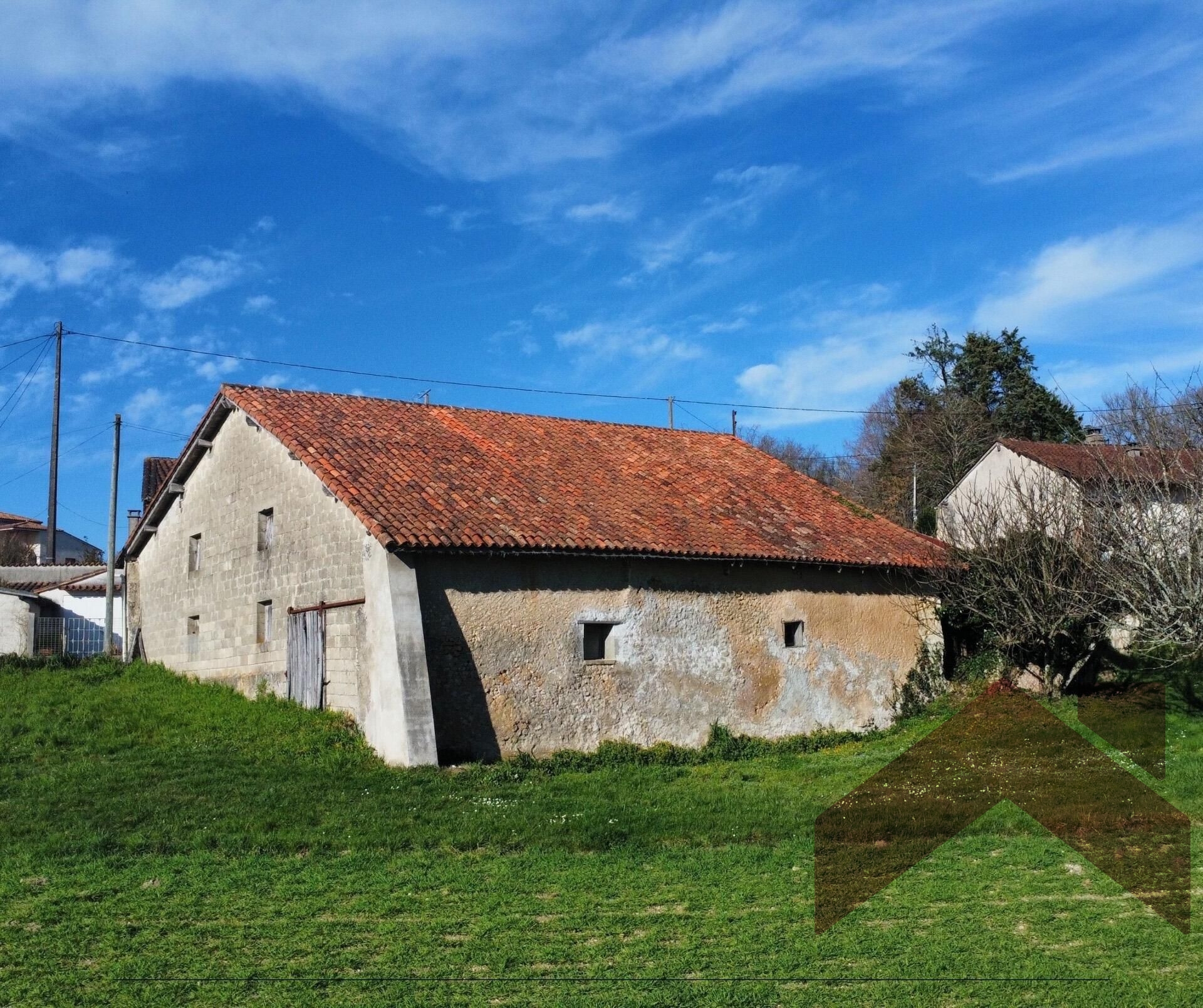 Étang privé + vue dominante : grange à transformer en habitation sur 6 000 m² – 10 min Ribérac