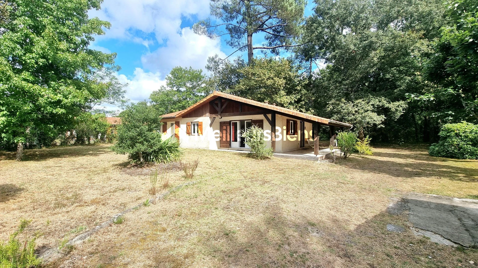 Deux maisons sur un terrain de 2725 m²