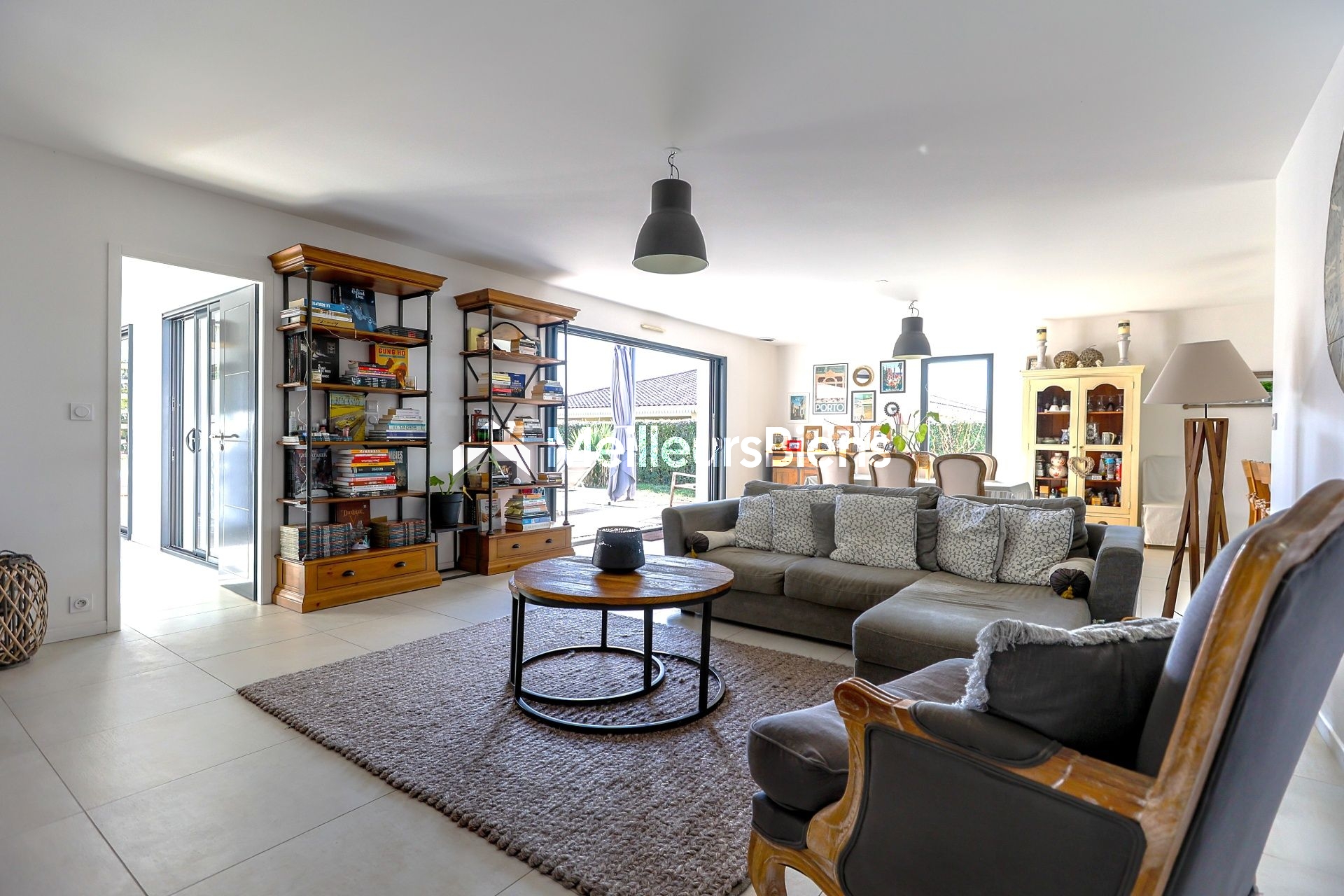 Elégante maison contemporaine dans environnement recherché, au coeur de La Brède