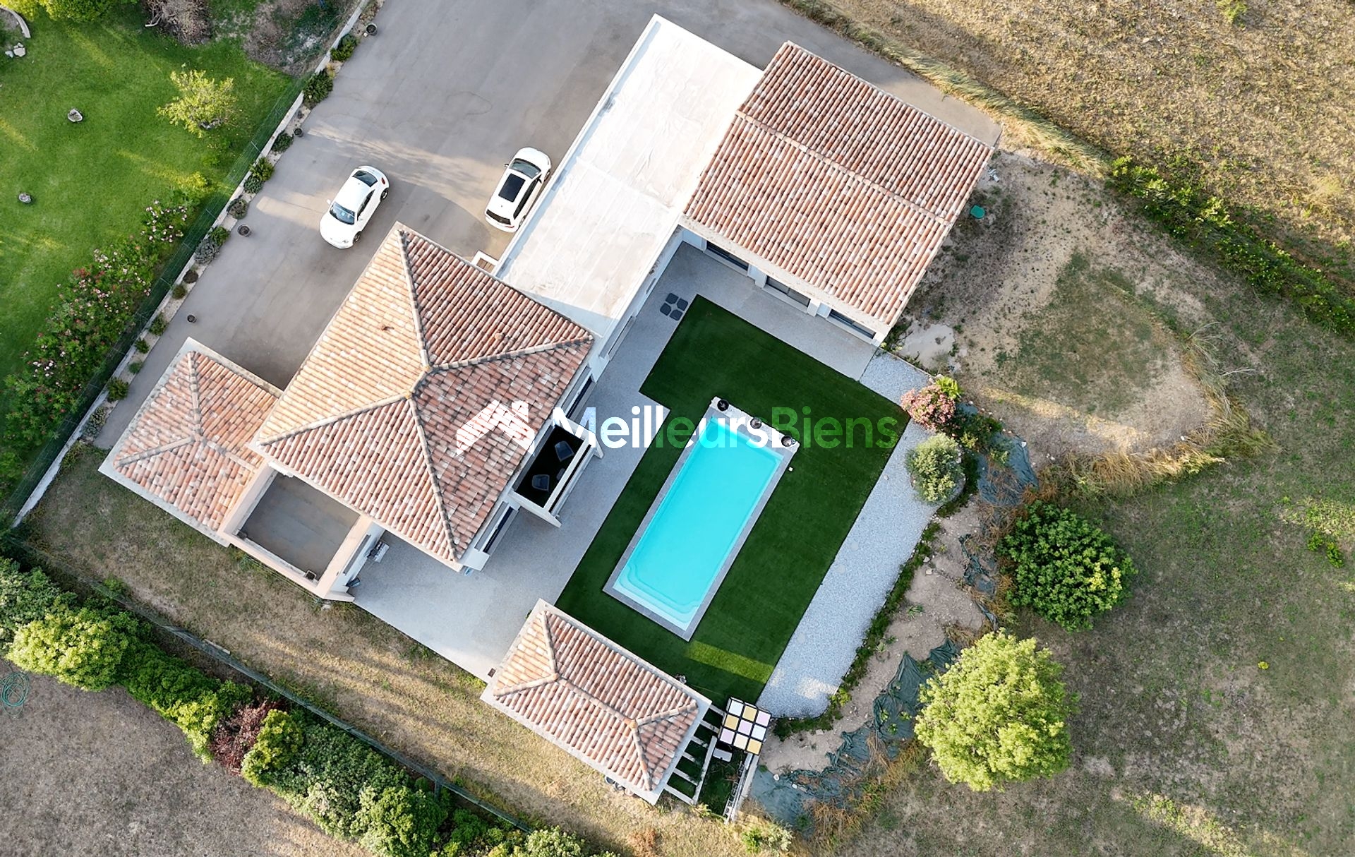 PROPRIETE CONTEMPORAINE  de 360 m² Maison, annexe, Bureau-Atelier sur 3500m²