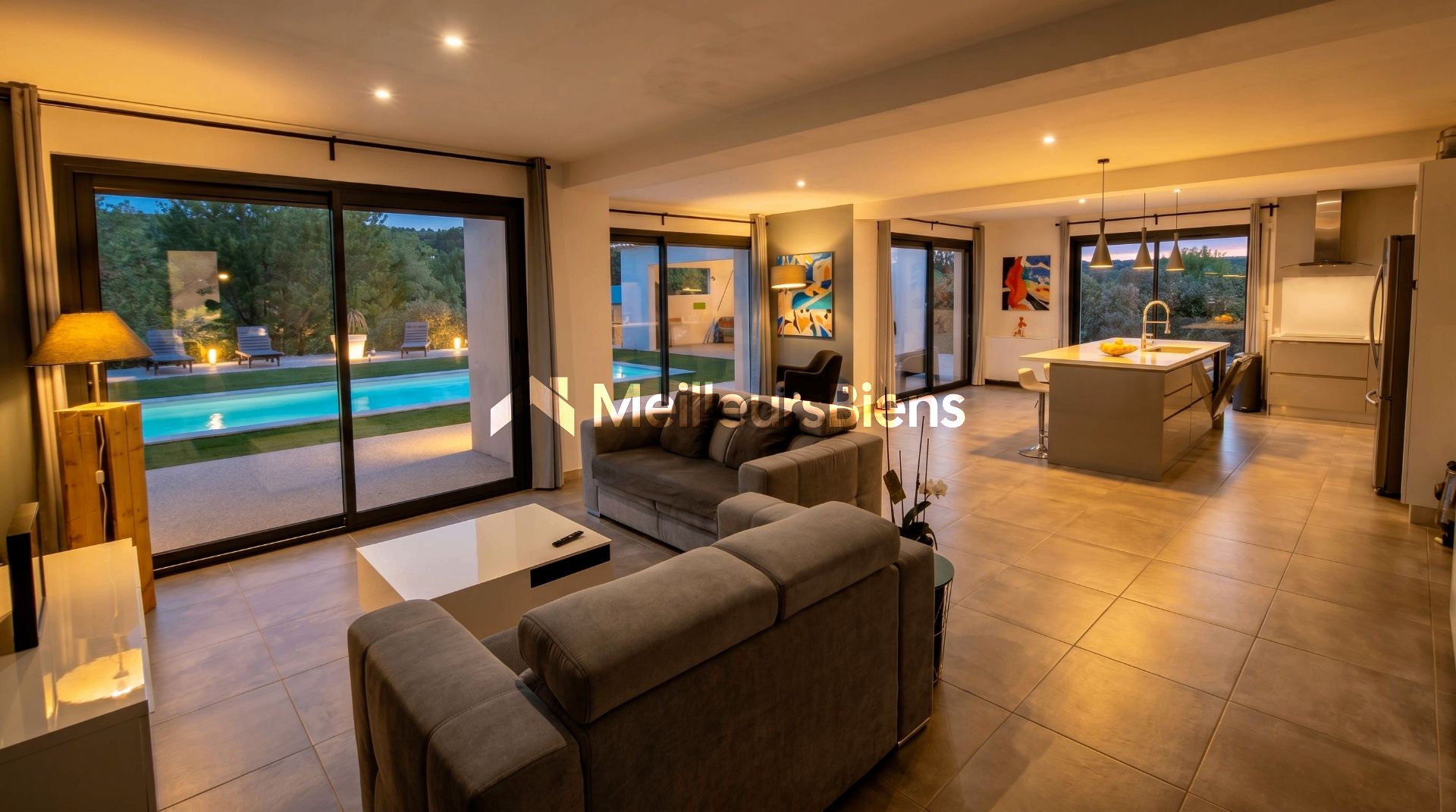 PROPRIETE CONTEMPORAINE  de 360 m² Maison, annexe, Bureau-Atelier sur 3500m²
