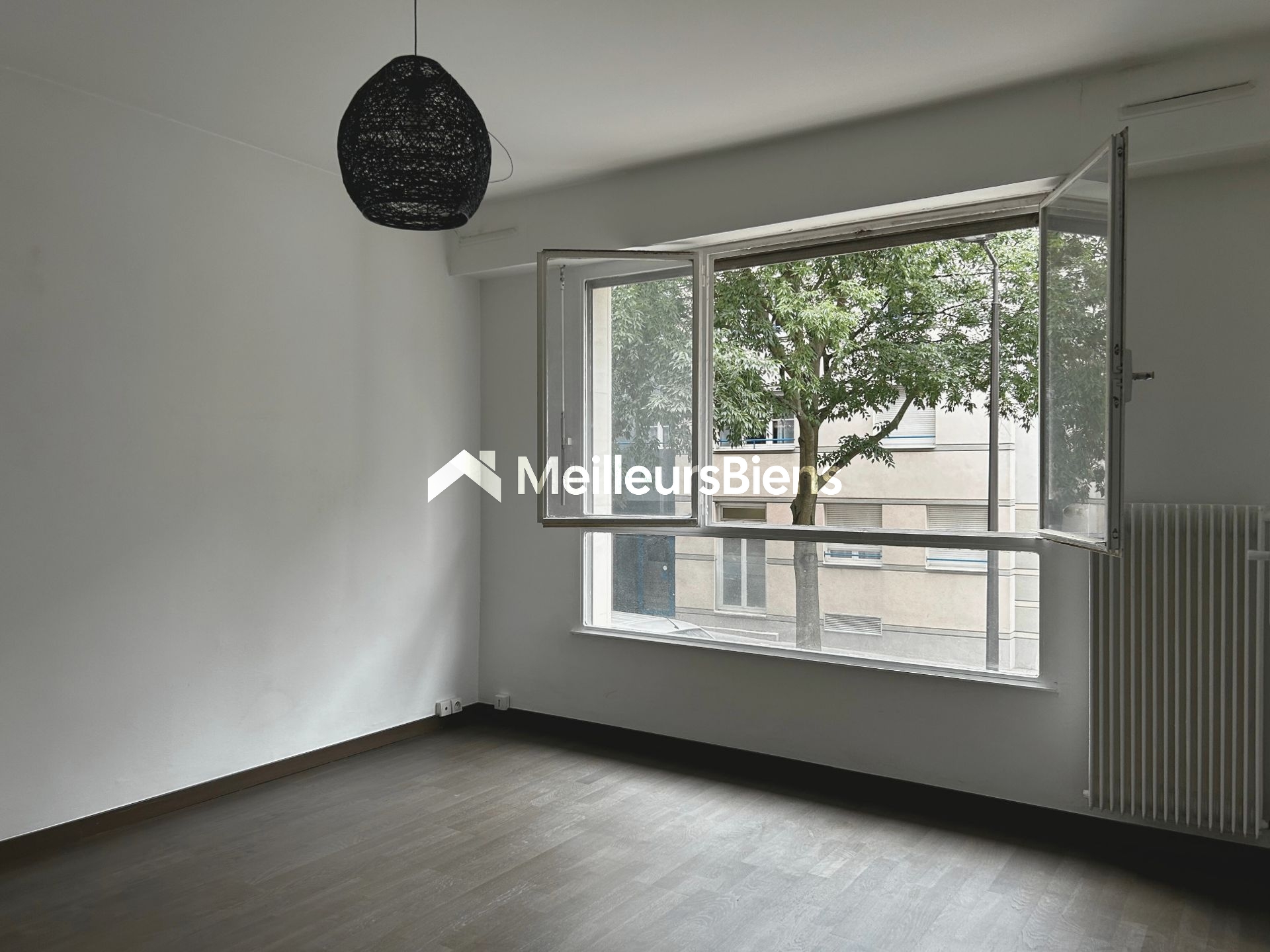Paris 11 - Studio avec parking - Refait à neuf