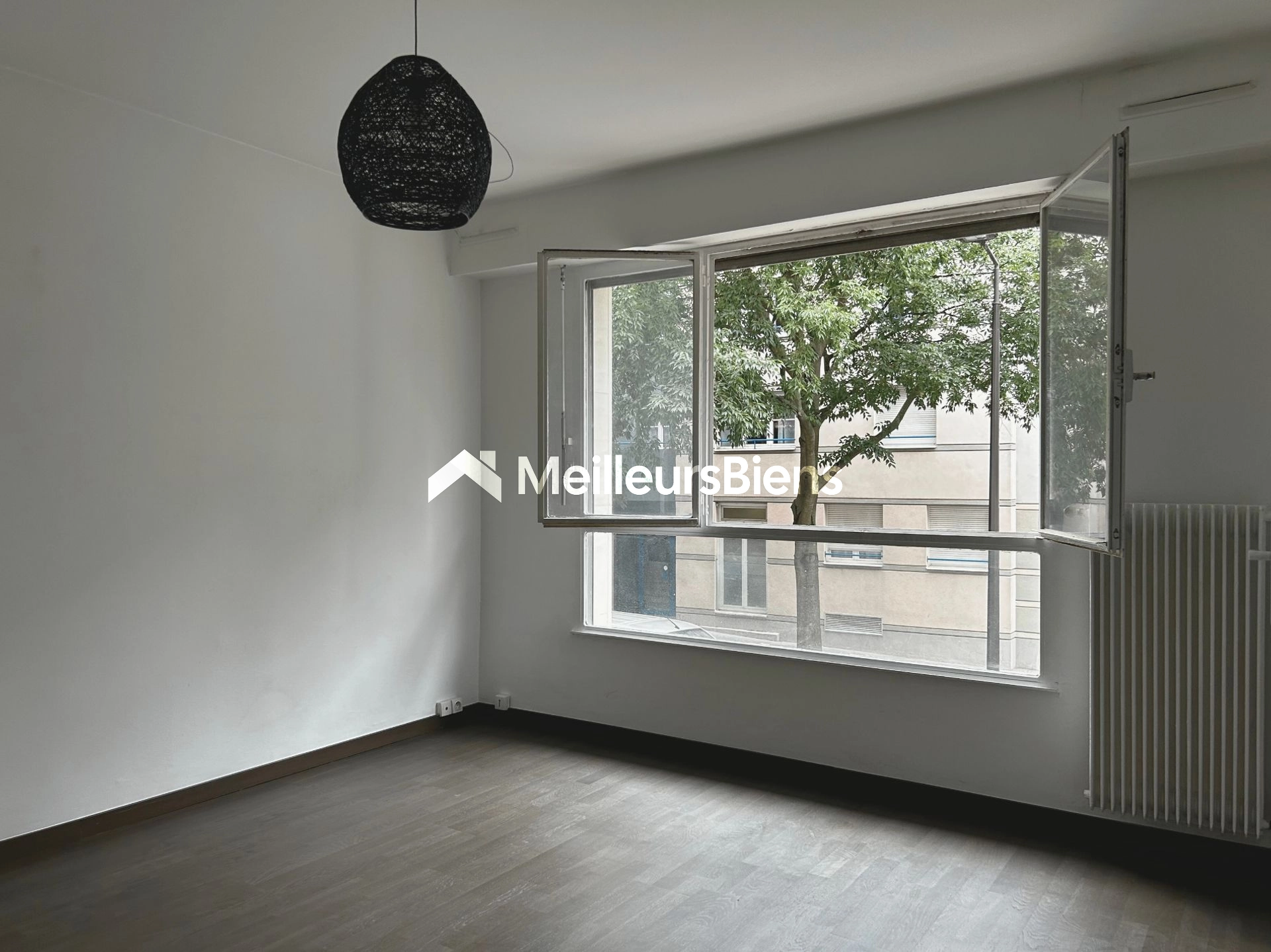 Paris 11 - Studio avec parking - Refait à neuf