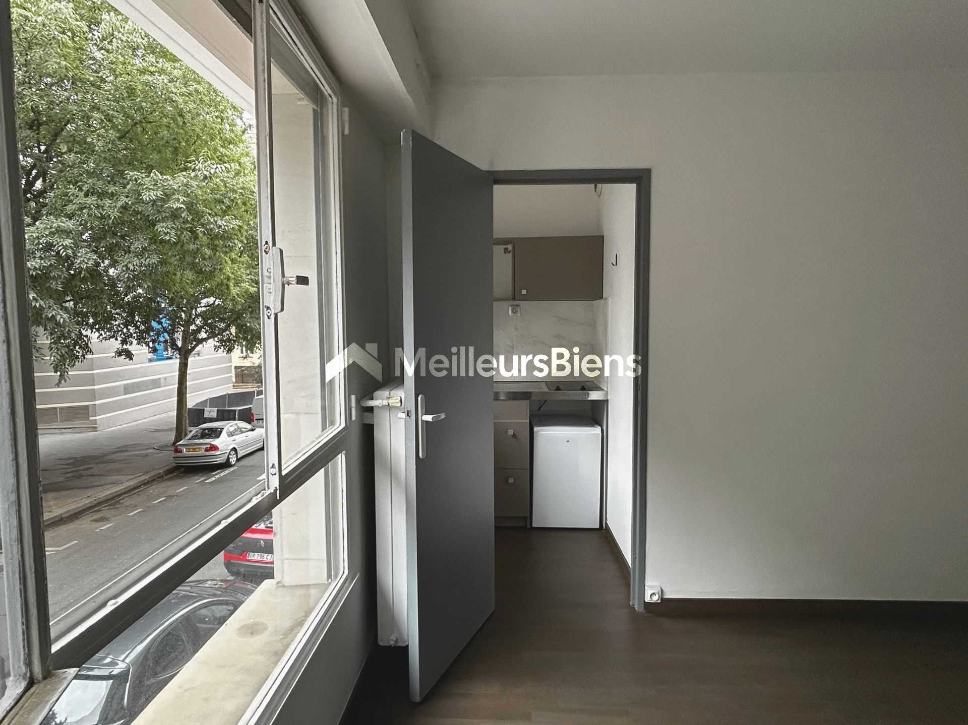 Paris 11 - Studio avec parking - Refait à neuf